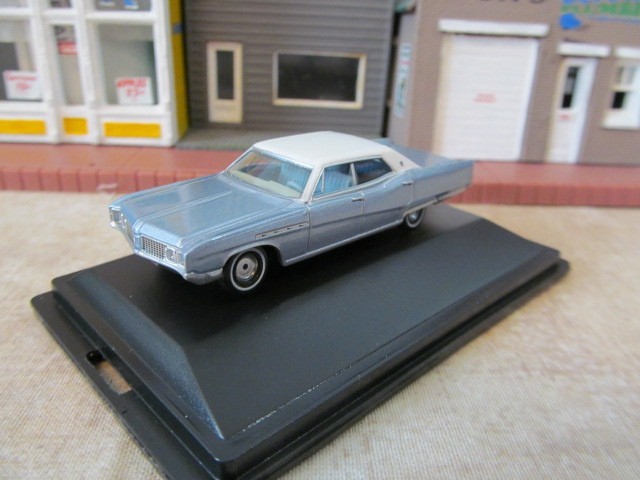 NEW RELEASE 1/87 HO Oxford Diecast #87BE68002 Buick Electra in Blue w/ Wht