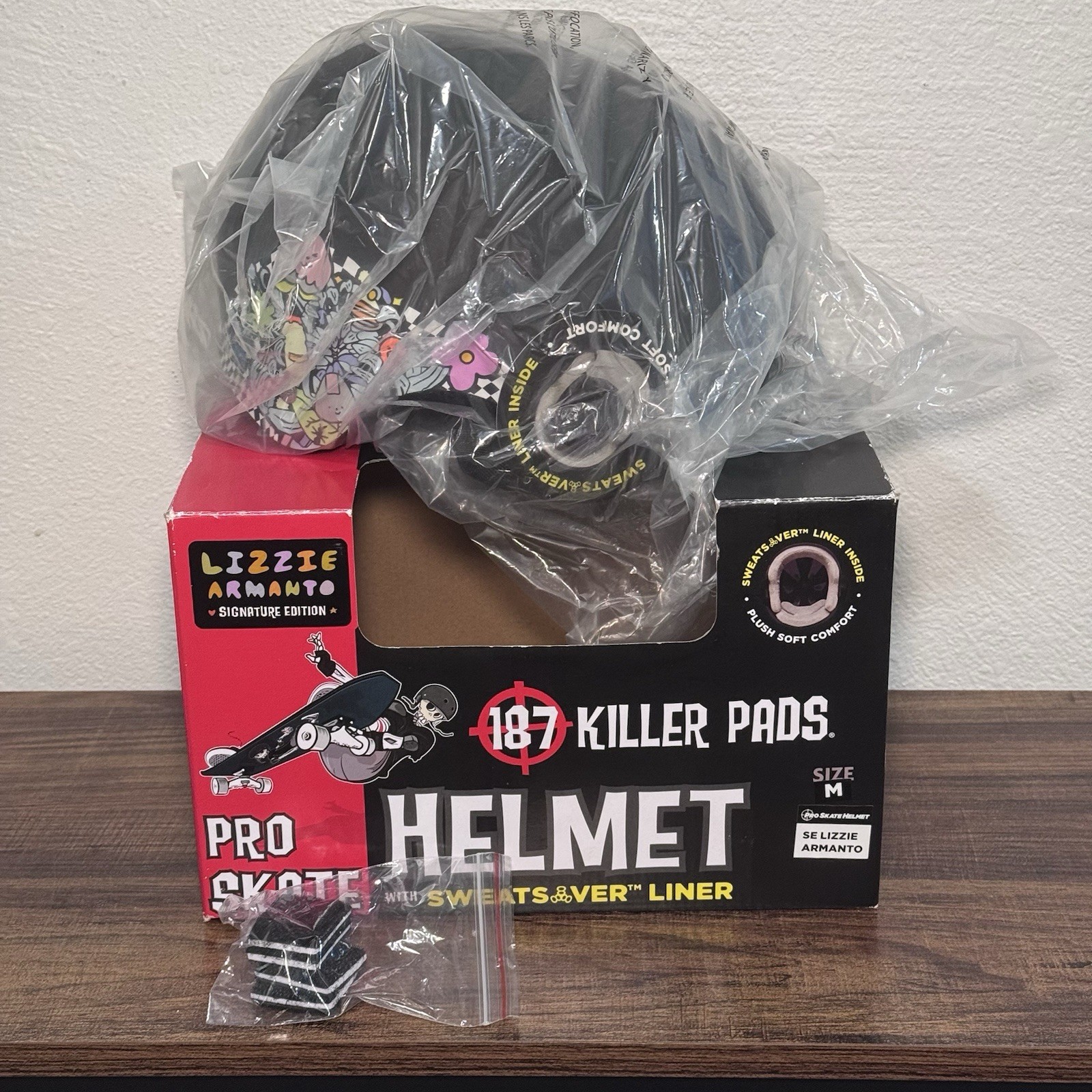 187 Killer Pads Lizzie Armanto Pro Skate Helmet - Black Floral - Medium - NEW 187 Killer Pads Lizzie Armanto Pro Skate Helmet - Black Floral - Medium - NEW
