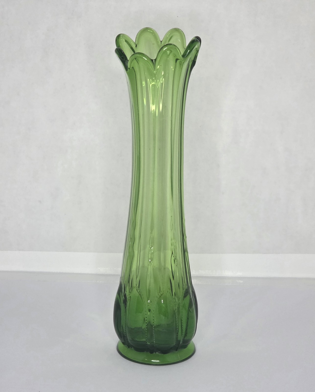 Beautiful Vintage Mid-Century Modern Green Art Glass Swung Vase – 10” Tall Beautiful Vintage Mid-Century Modern Green Art Glass Swung Vase – 10” Tall