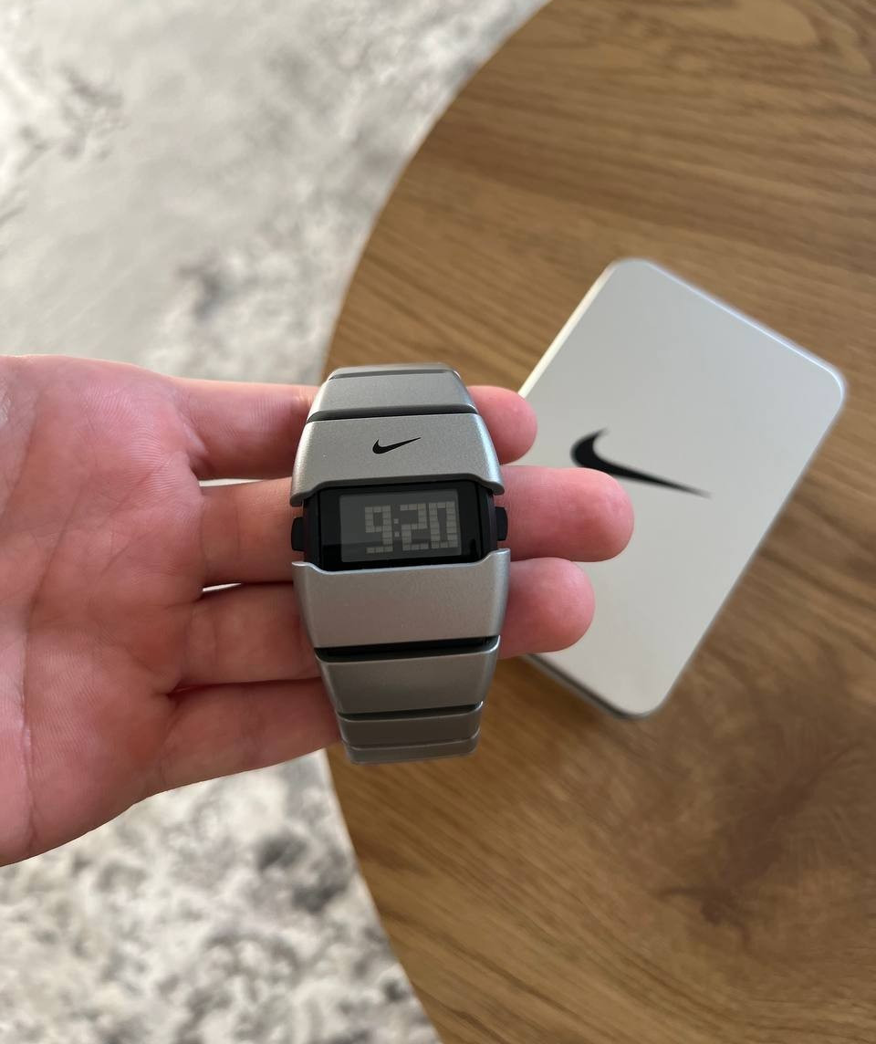 Nike D-Line Silver Plastic Band Stainless Steel Y2K Vintage Watch Nike D-Line Silver Plastic Band Stainless Steel Y2K Vintage Watch