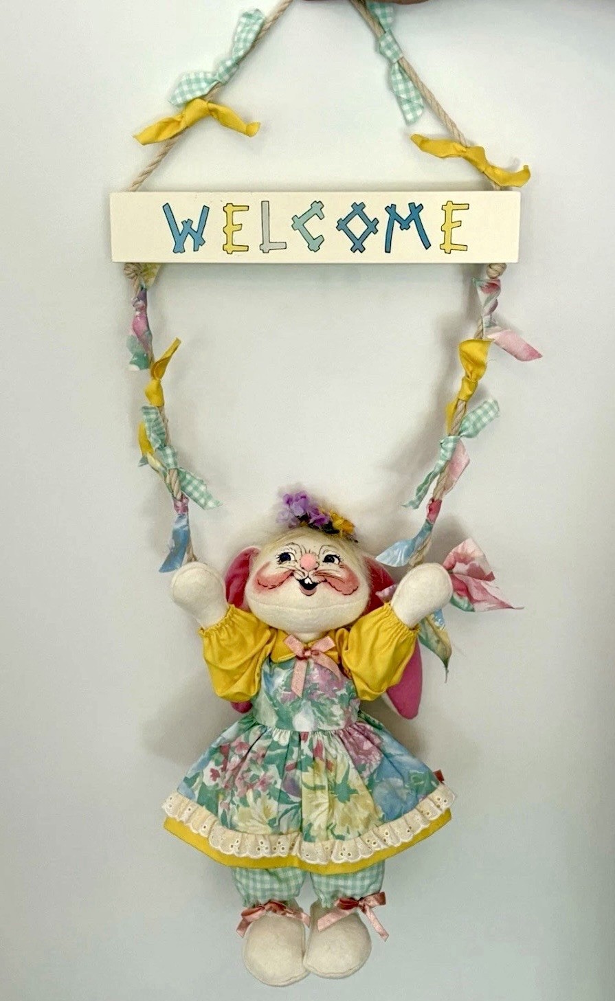 Annalee Mobilitee Bunny Rabbit Welcome Sign Doll 24” Easter Decor VTG 2002 NWT Annalee Mobilitee Bunny Rabbit Welcome Sign Doll 24” Easter Decor VTG 2002 NWT