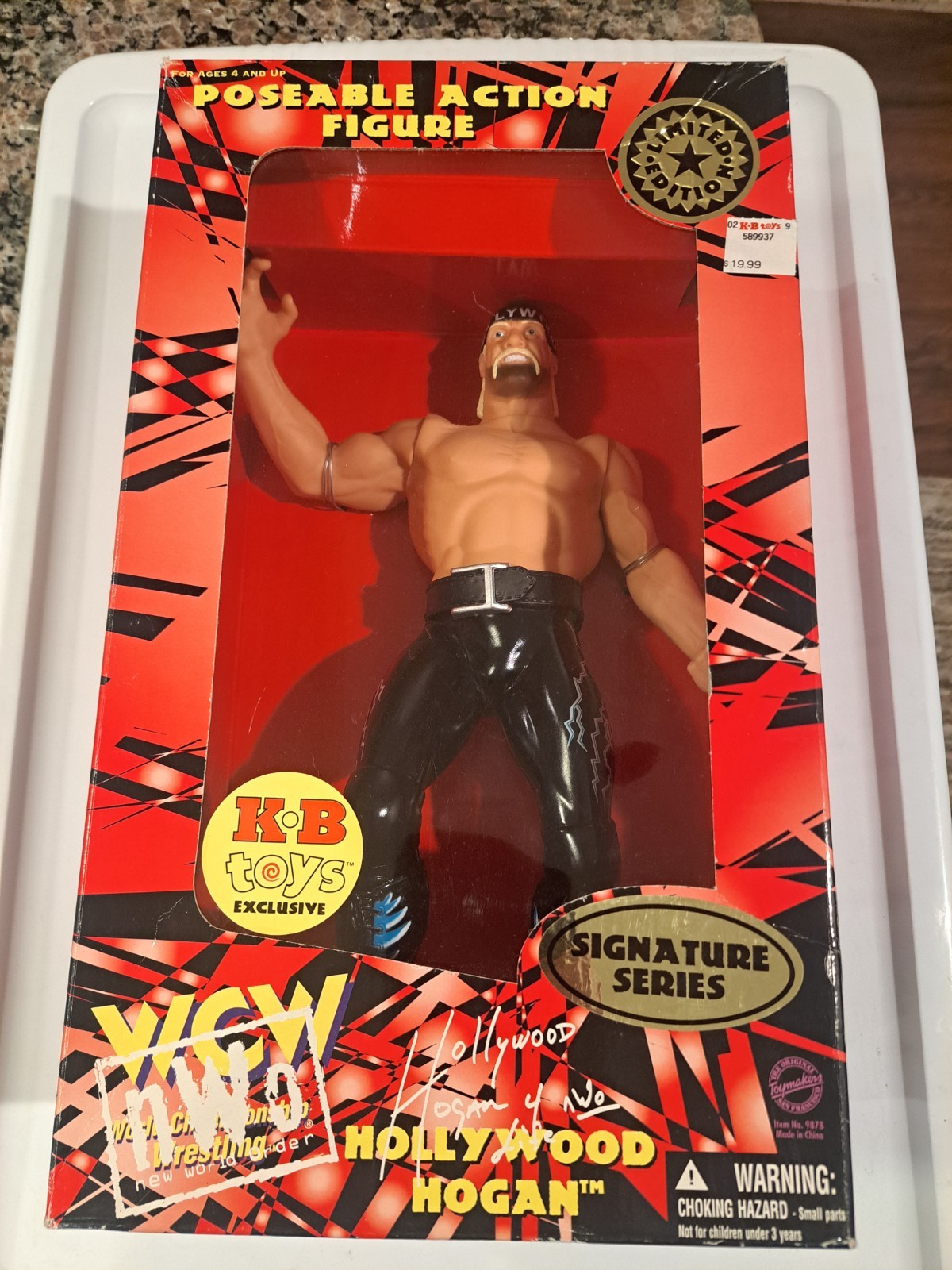 WCW 1998 NWO Signature Series Limited Edition Hollywood Hulk Hogan Figure in box