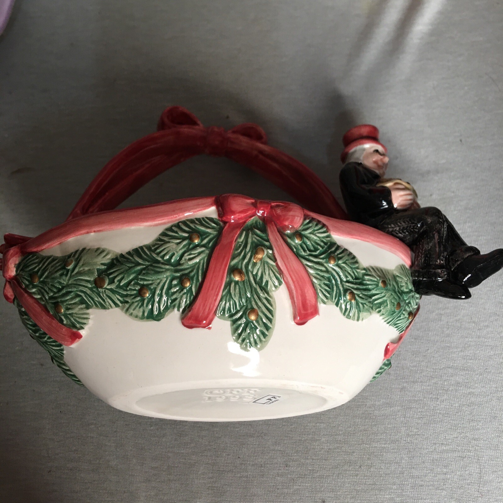 VINRAGE FITZ & FLOYD 1993 CHRISTMAS CAROL BASKET BOWL SCROOGE BAG OF MONEY - EUC VINRAGE FITZ & FLOYD 1993 CHRISTMAS CAROL BASKET BOWL SCROOGE BAG OF MONEY - EUC