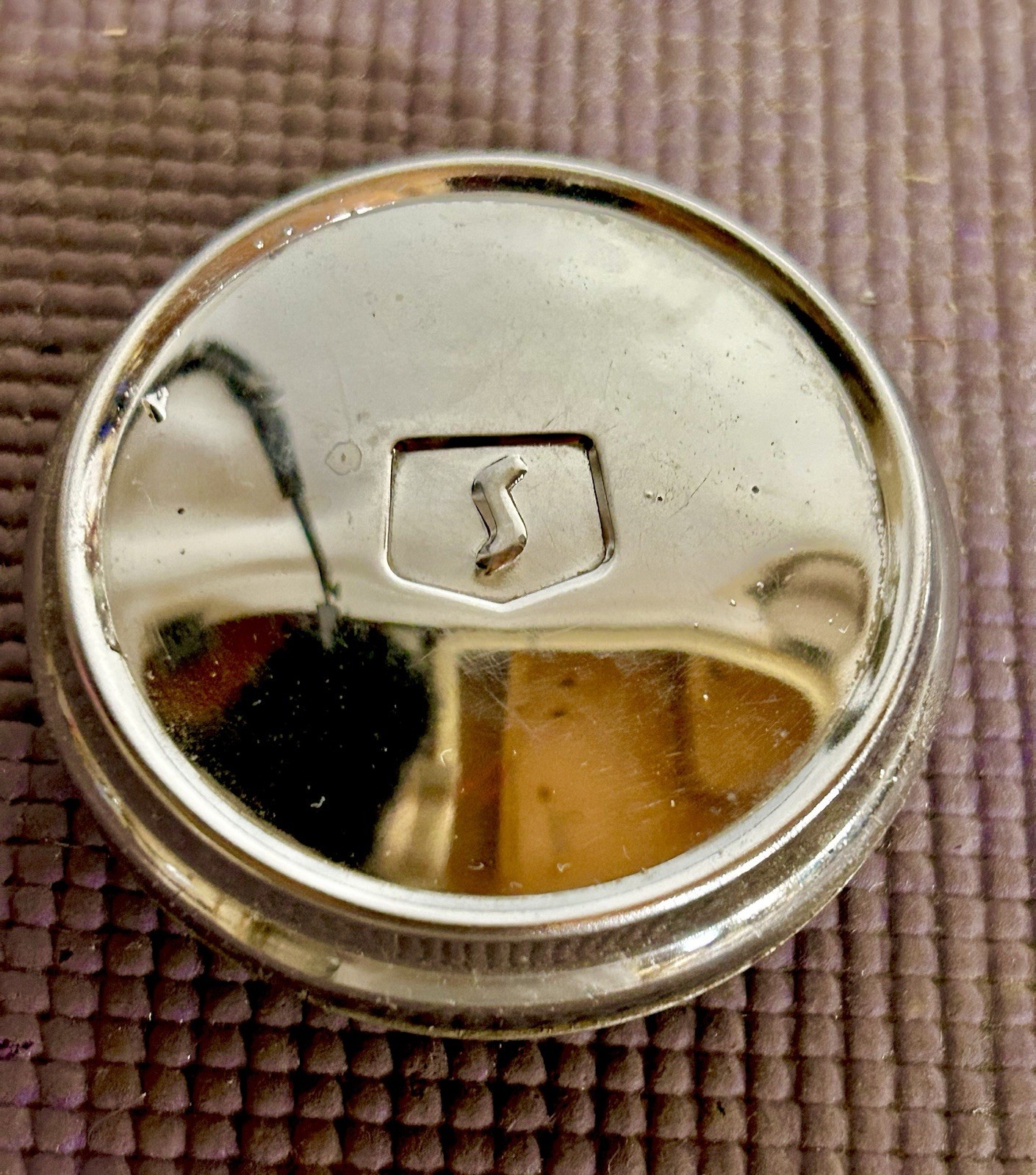 1950 Studebaker Champion Horn Button Twist Lock Style 526759 Nice Chrome