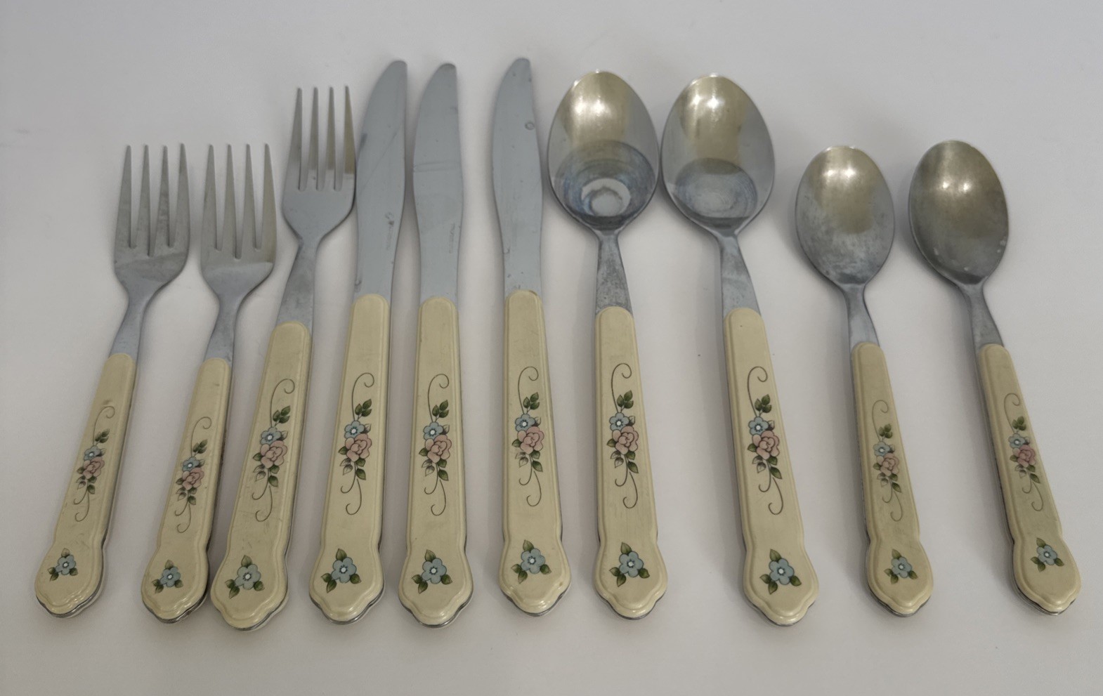 Pfaltzgraff Tea Rose Flatware Set 10 Piece Stainless Steel Floral Cream Handles Pfaltzgraff Tea Rose Flatware Set 10 Piece Stainless Steel Floral Cream Handles