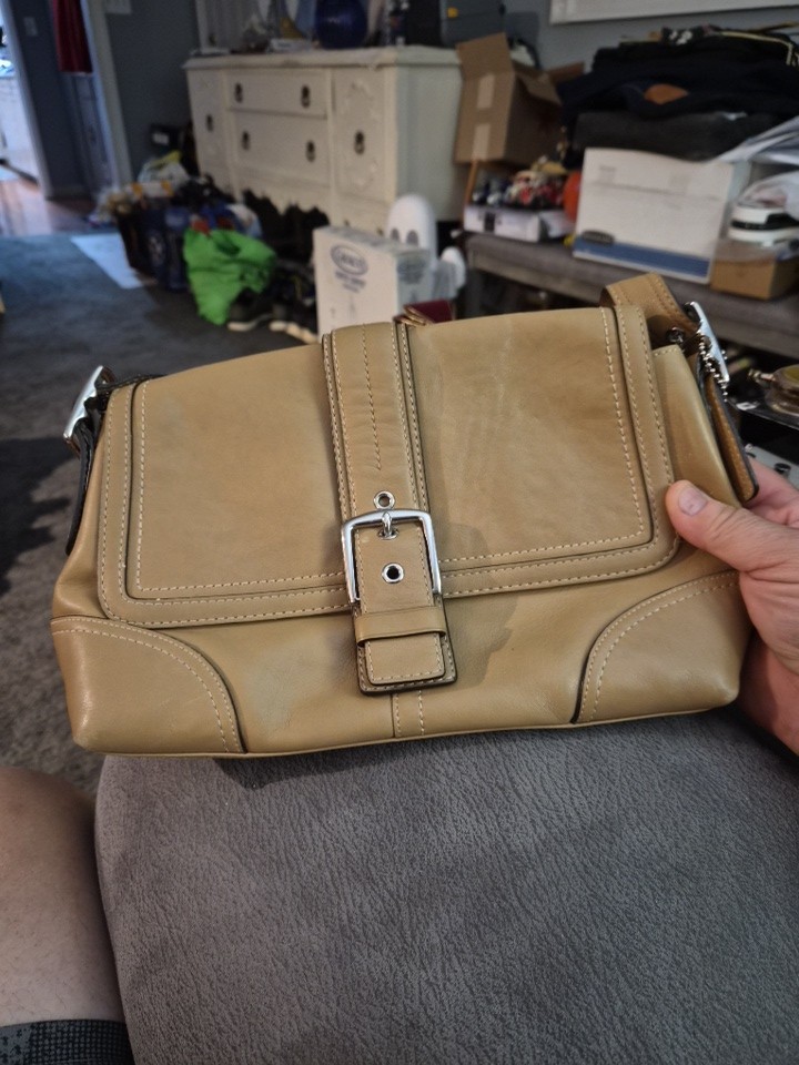 Coach F11196 MEDIUM Vintage Camel Y2K Soho Flap Leather Shoulder Bag pre-owned 