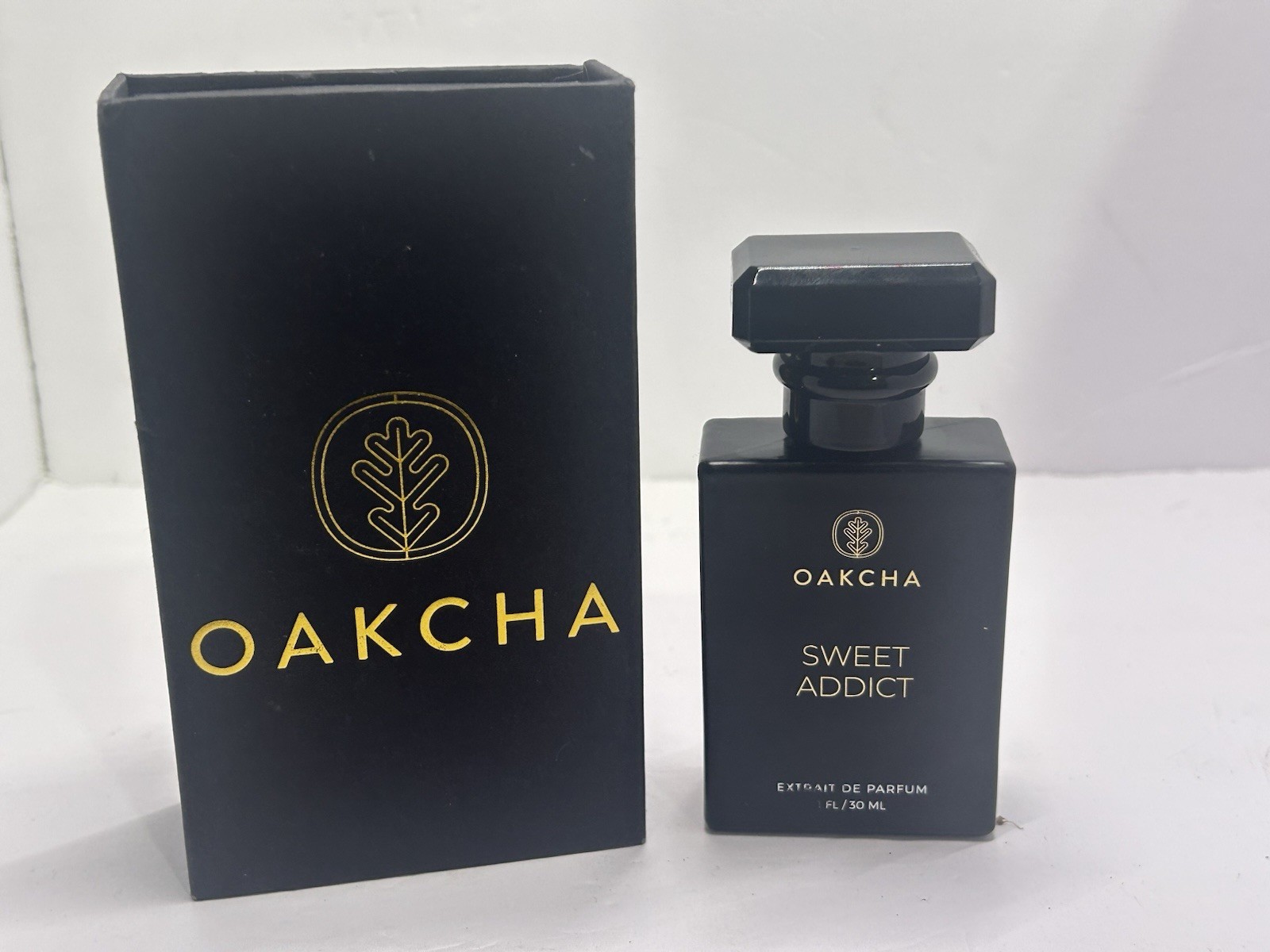 Oakcha Sweet Addict Original Extrait de Parfum Spray Perfume 1 oz / 30 ml in Box