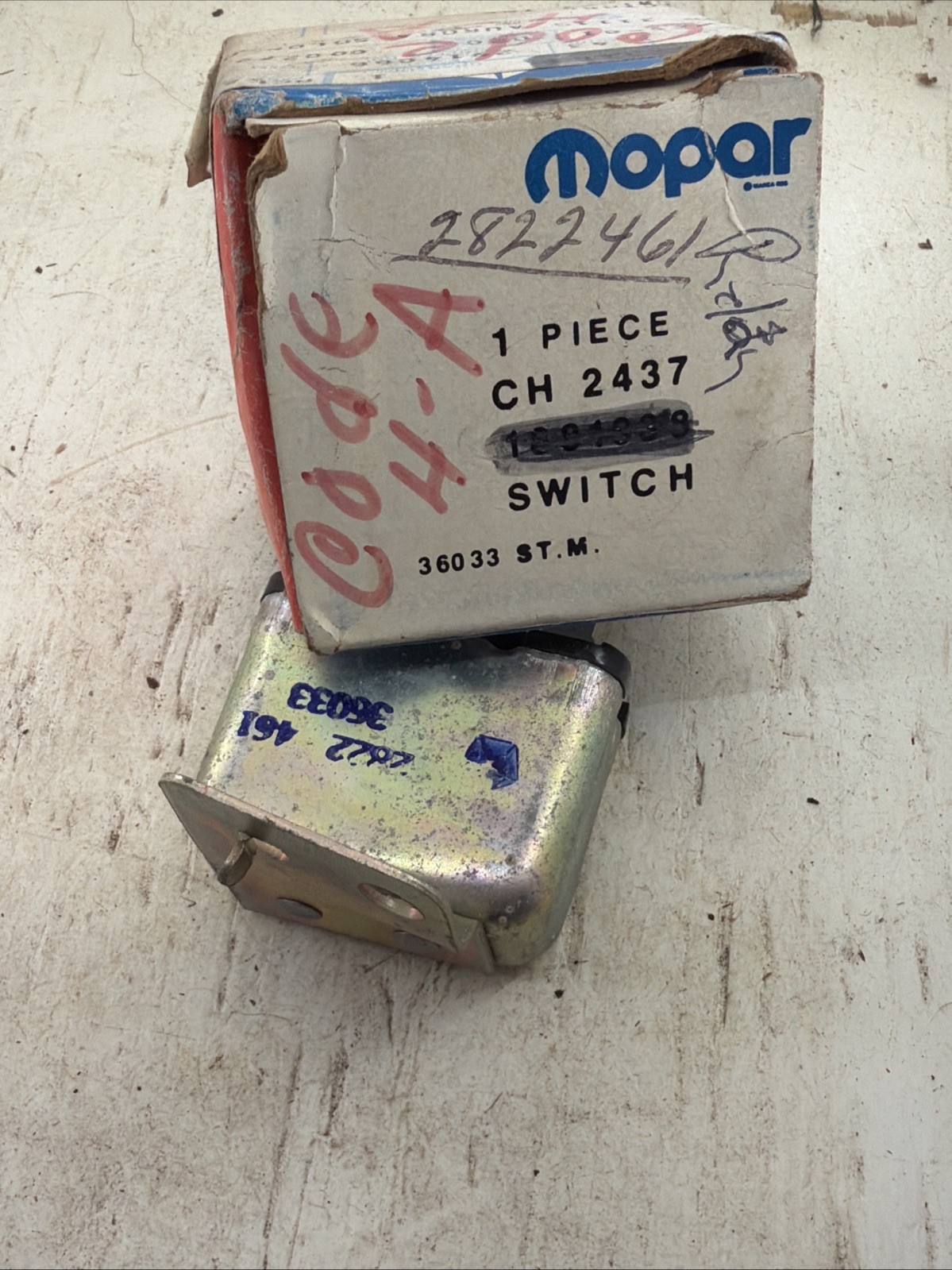 NOS OEM Mopar 2822461 Horn Relay 1960-76 Dart Barracuda Duster 62-79 Charger New