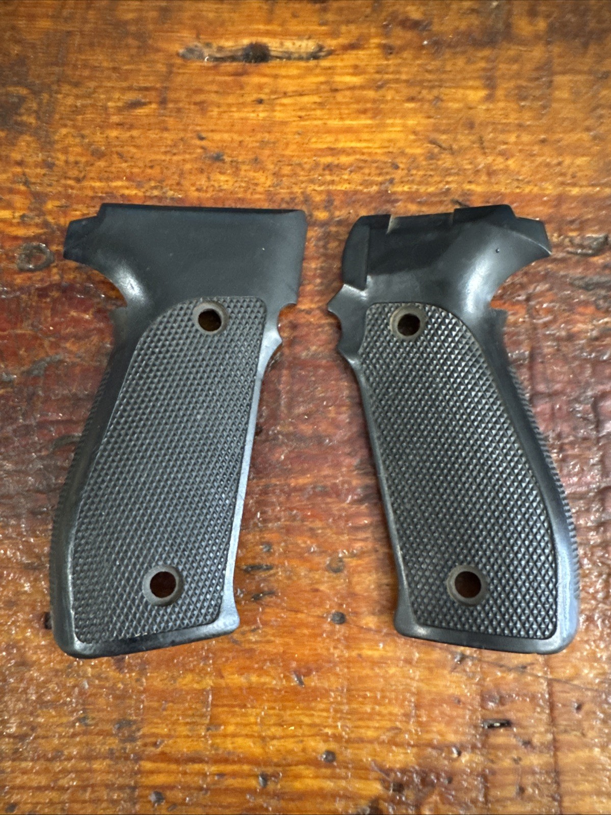 SIG SAUER P226 9MM WEST GERMAN FACTORY GRIPS VINTAGE 1989 SIG SAUER P226 9MM WEST GERMAN FACTORY GRIPS VINTAGE 1989
