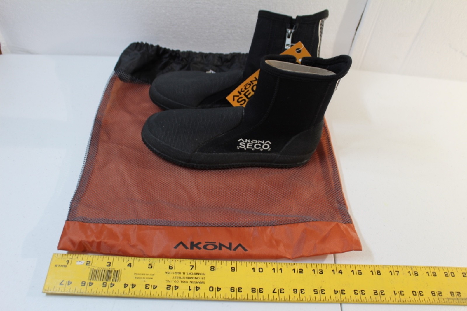 Akona 3.5 mm Seco-Self Draining Boots size 8 Akona 3.5 mm Seco-Self Draining Boots size 8