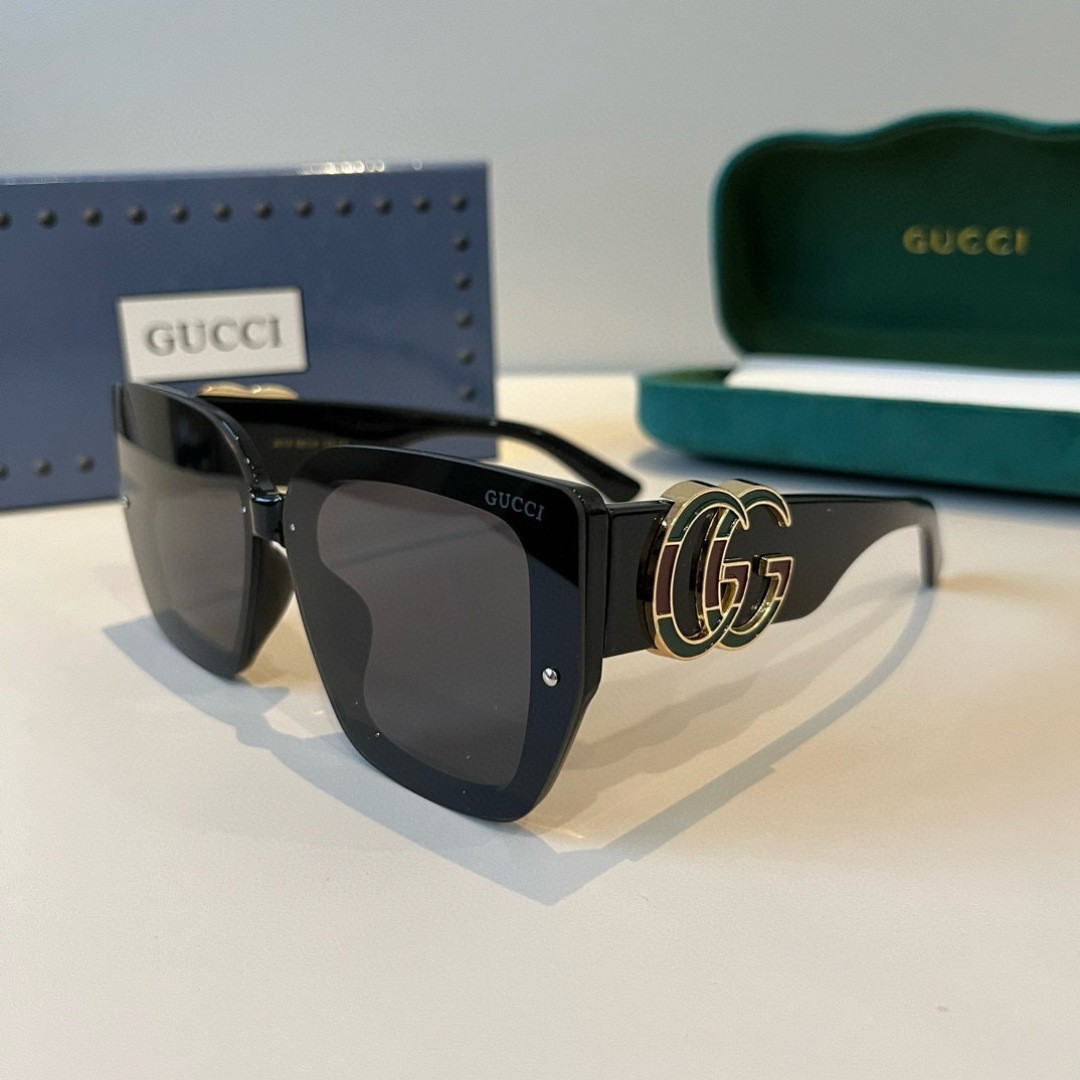 Gucci 68 口 9-145 GG2612 Square Sunglasses Black Acetate Frame Dark Grey Lens New Gucci 68 口 9-145 GG2612 Square Sunglasses Black Acetate Frame Dark Grey Lens New