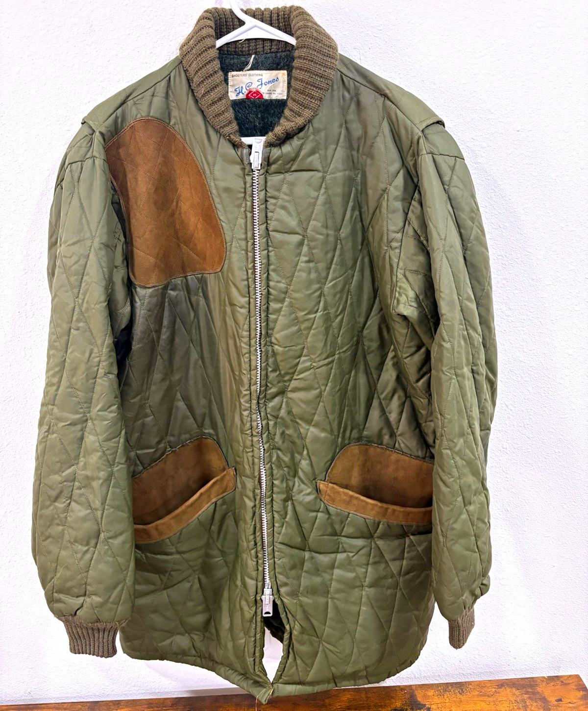 Vintage H.C. Jones Men’s M Large Quilted Shooting Hunting Jacket Olive Green Vintage H.C. Jones Men’s M Large Quilted Shooting Hunting Jacket Olive Green