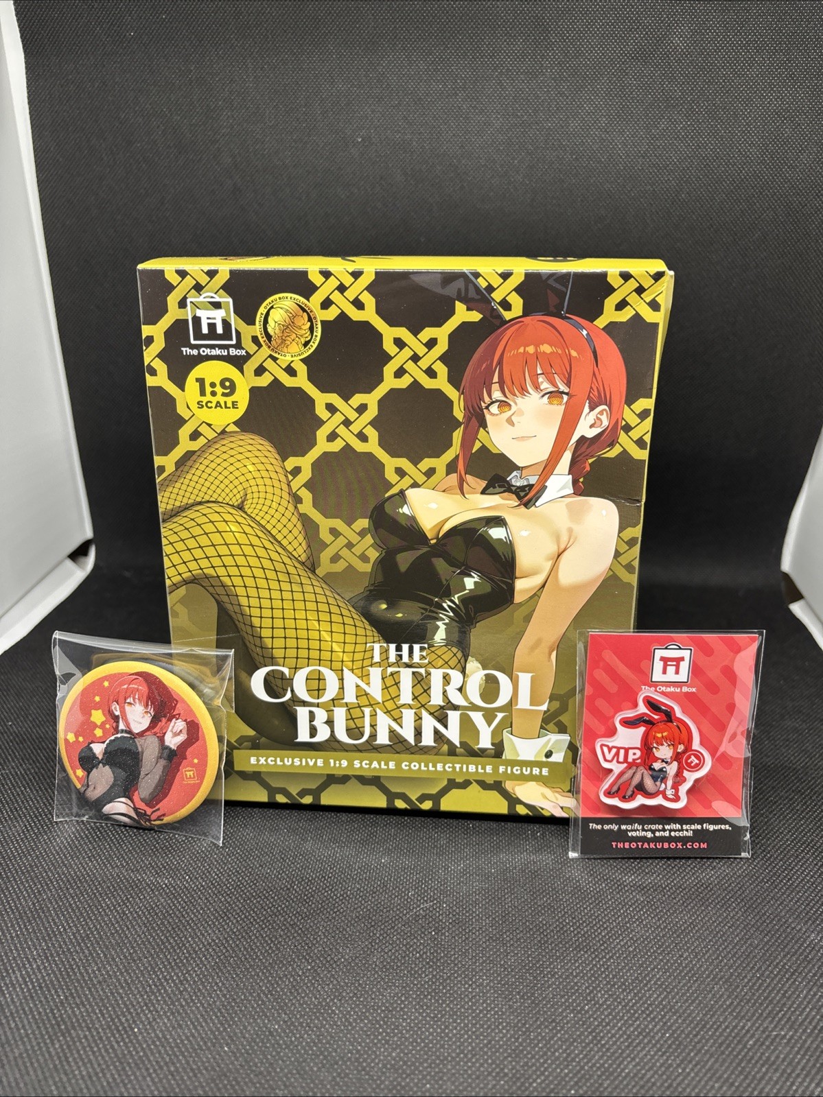 Otaku Box Bundle Figure And Pins Makima Chainsaw Man Exclusive