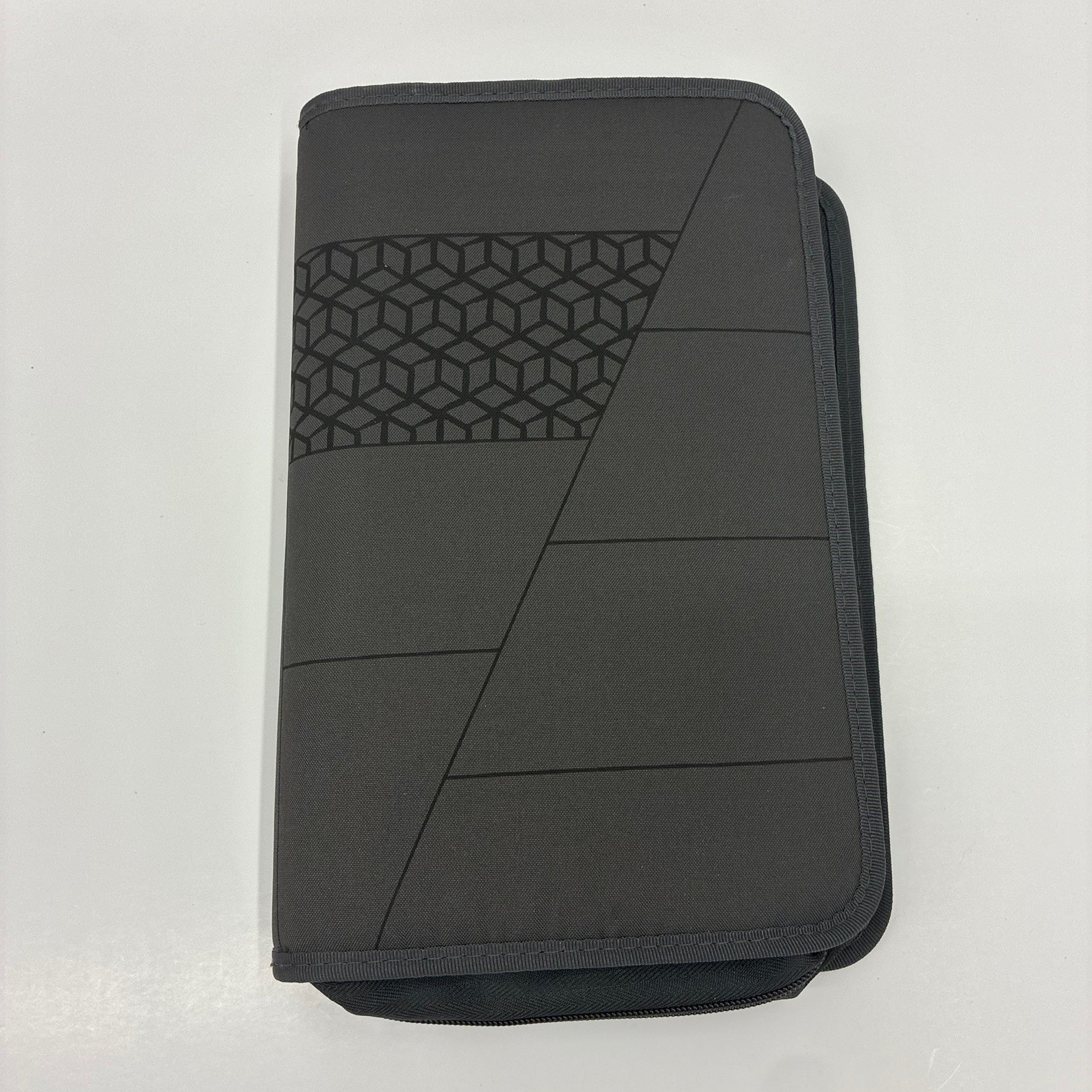 Case Logic CD Case 96 Wallet Zippered Nylon Black   Holds 96 CDs or DVDs