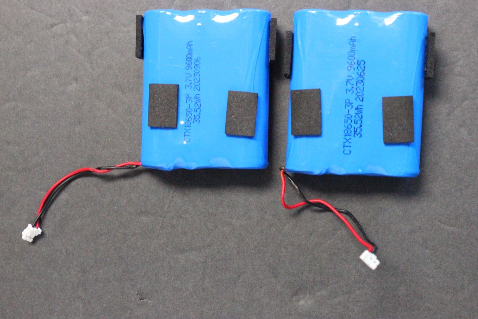 2 PCS OF 3.7V 9600mAh 3 Cell Lithium ion 35.5W Rechange Battery 2 Pin Connector