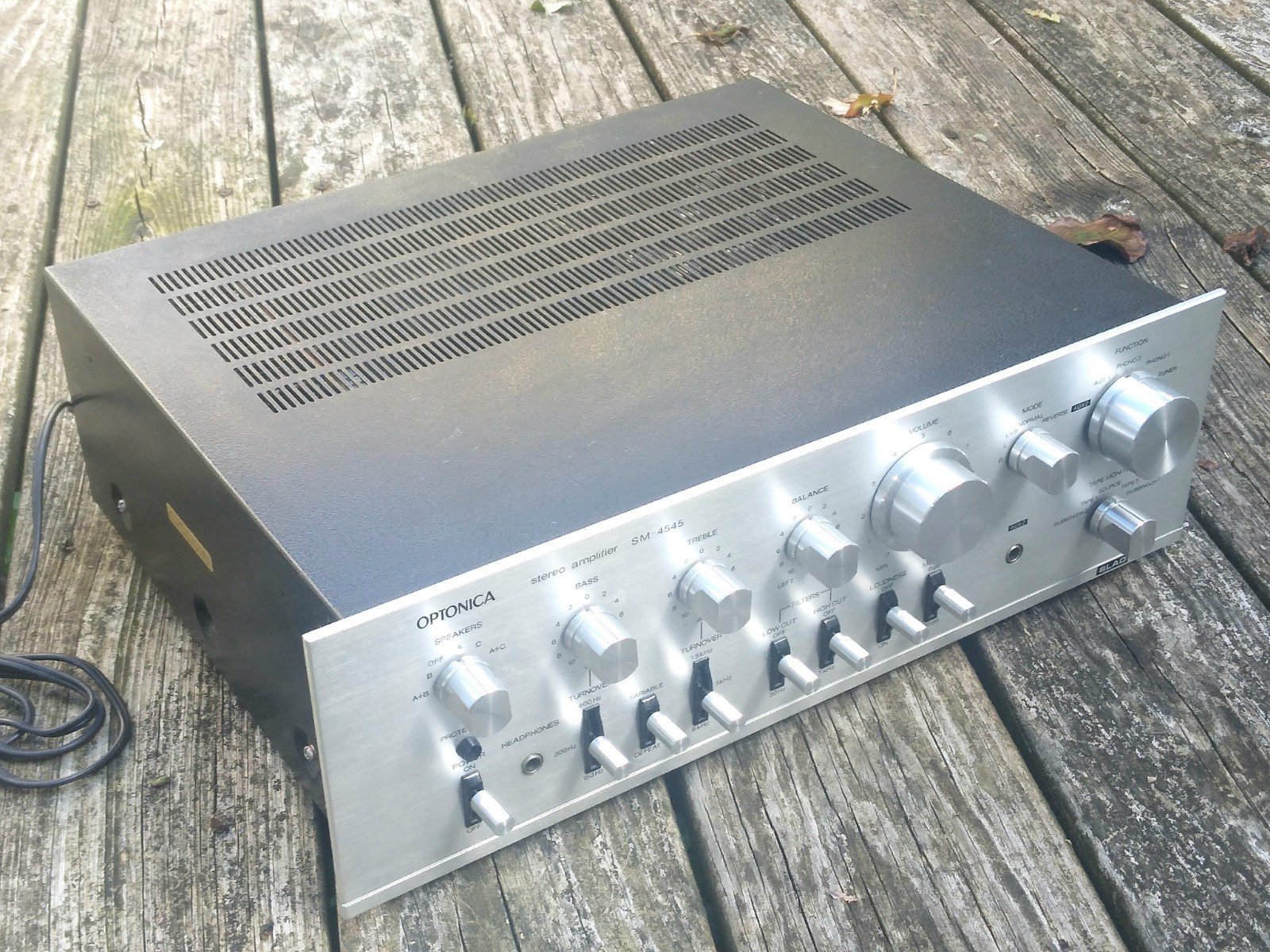 SHARP OPTONICA  SM-4545 Stereo Amplifier Excellent, with One Minor Issue