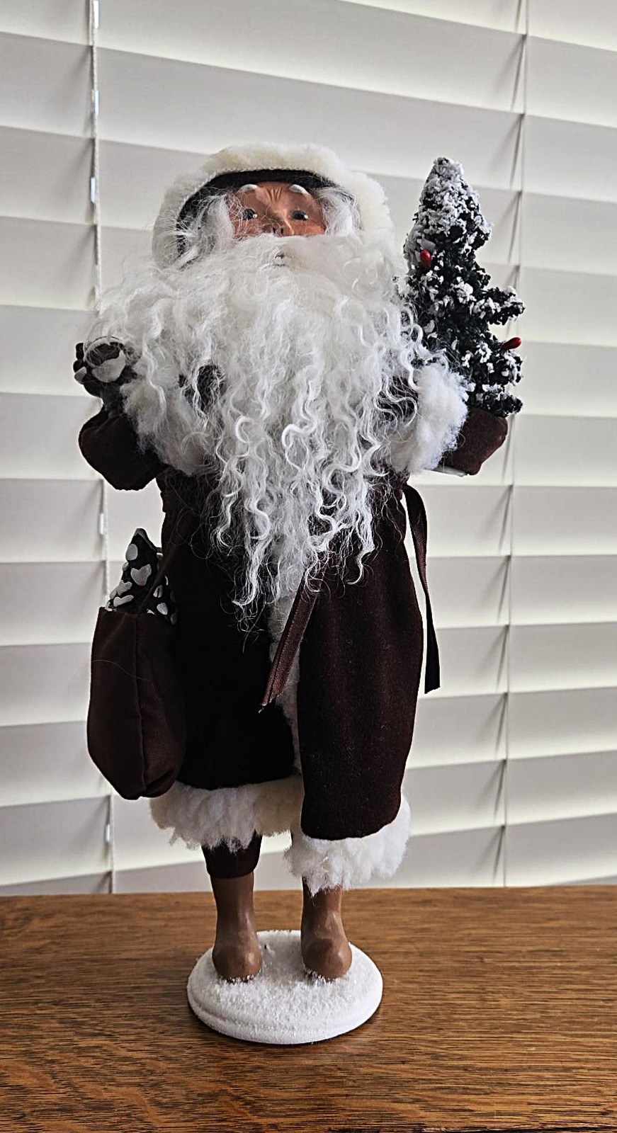 Byers' Choice Vintage Chocolate Santa Claus Christmas Caroler