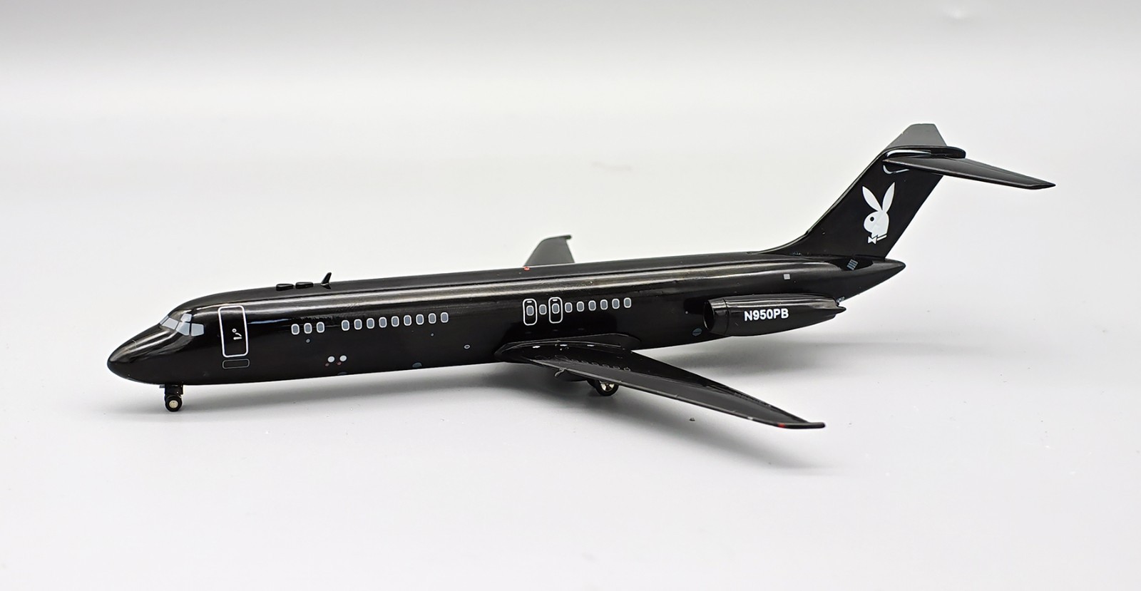 DC-9-32 PLAYBOY REG: N950PB WITH STAND - JFOX JF-DC9-3-001 1/200 - PRE ORDER