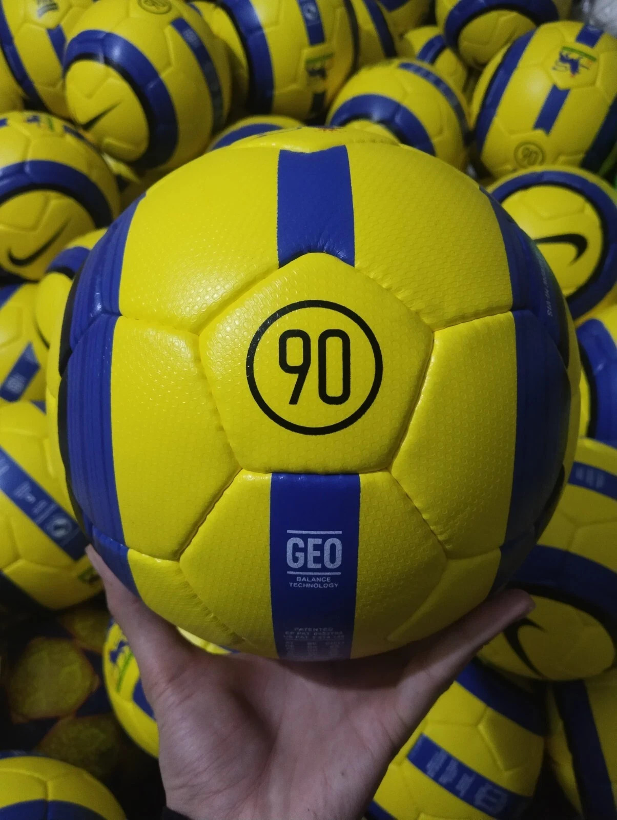 Nike Total 90 Aerow Premier League Swift / 2005-06 Soccer Match Ball yellow Nike Total 90 Aerow Premier League Swift / 2005-06 Soccer Match Ball yellow