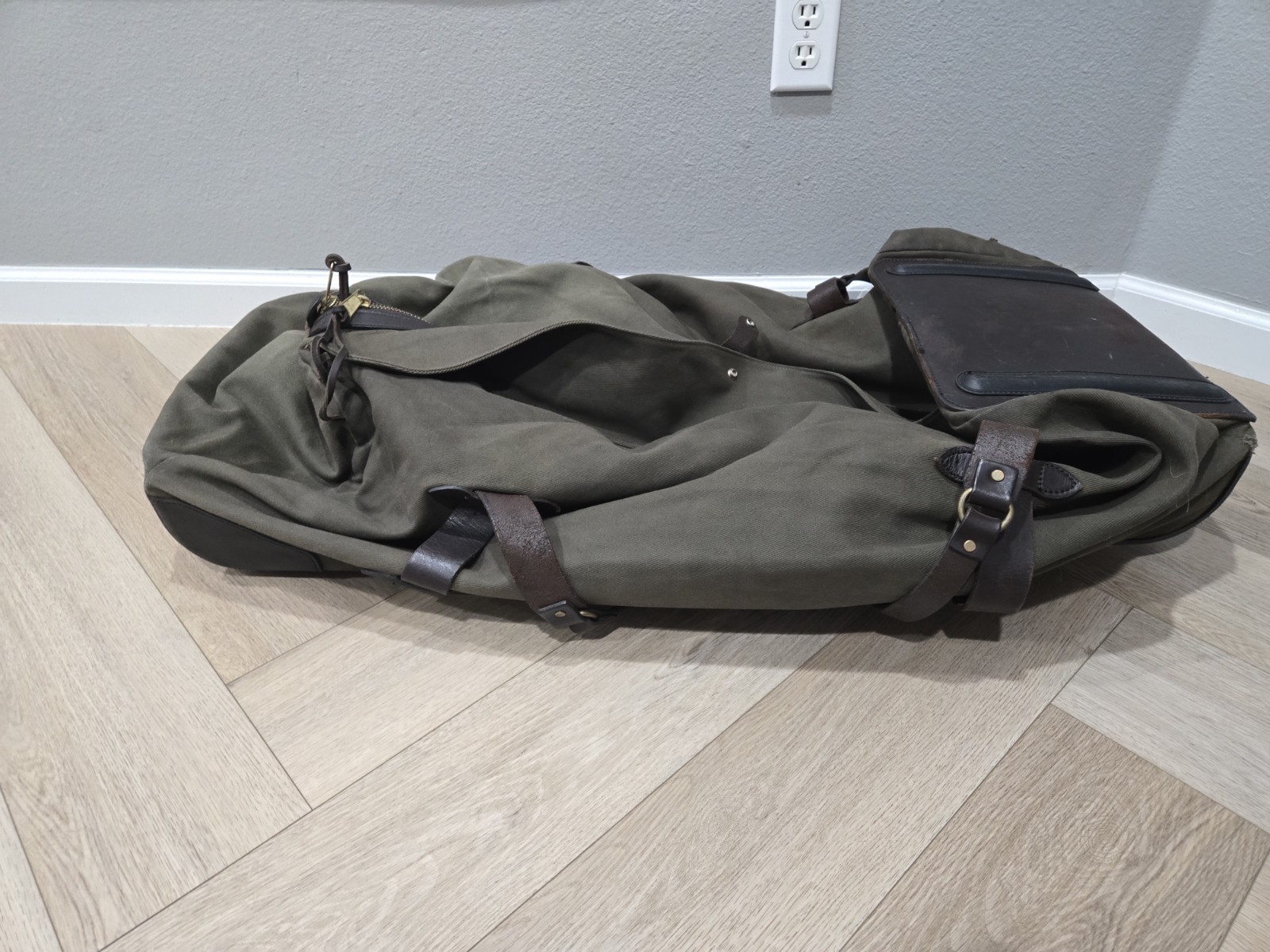 Filson Rugged Twill Rolling Duffle Bag in Otter Green 36\