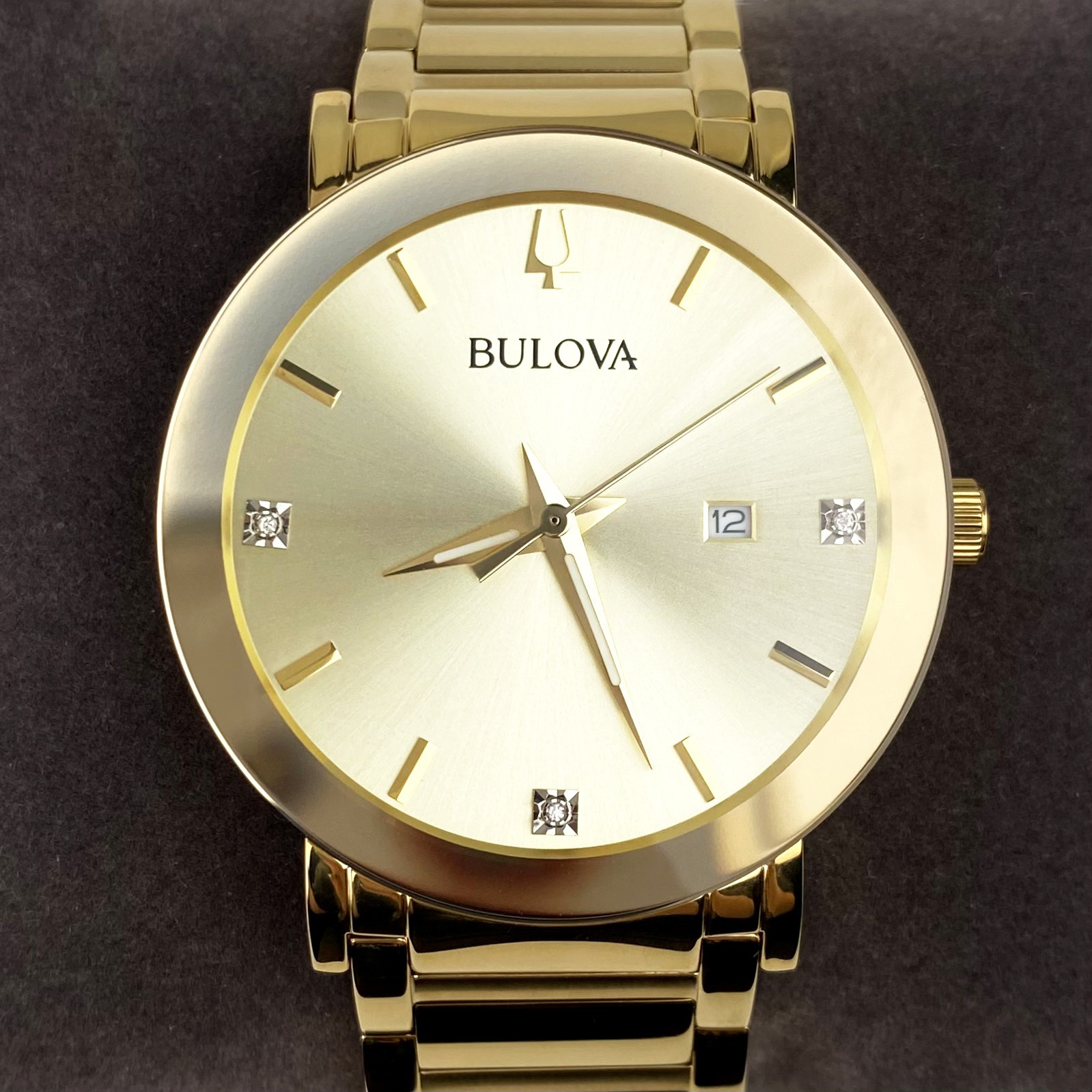 Bulova Futuro Modern 42mm Champagne Dial Gold-Tone Men\'s Watch 97D115 Bulova Futuro Modern 42mm Champagne Dial Gold-Tone Men\'s Watch 97D115