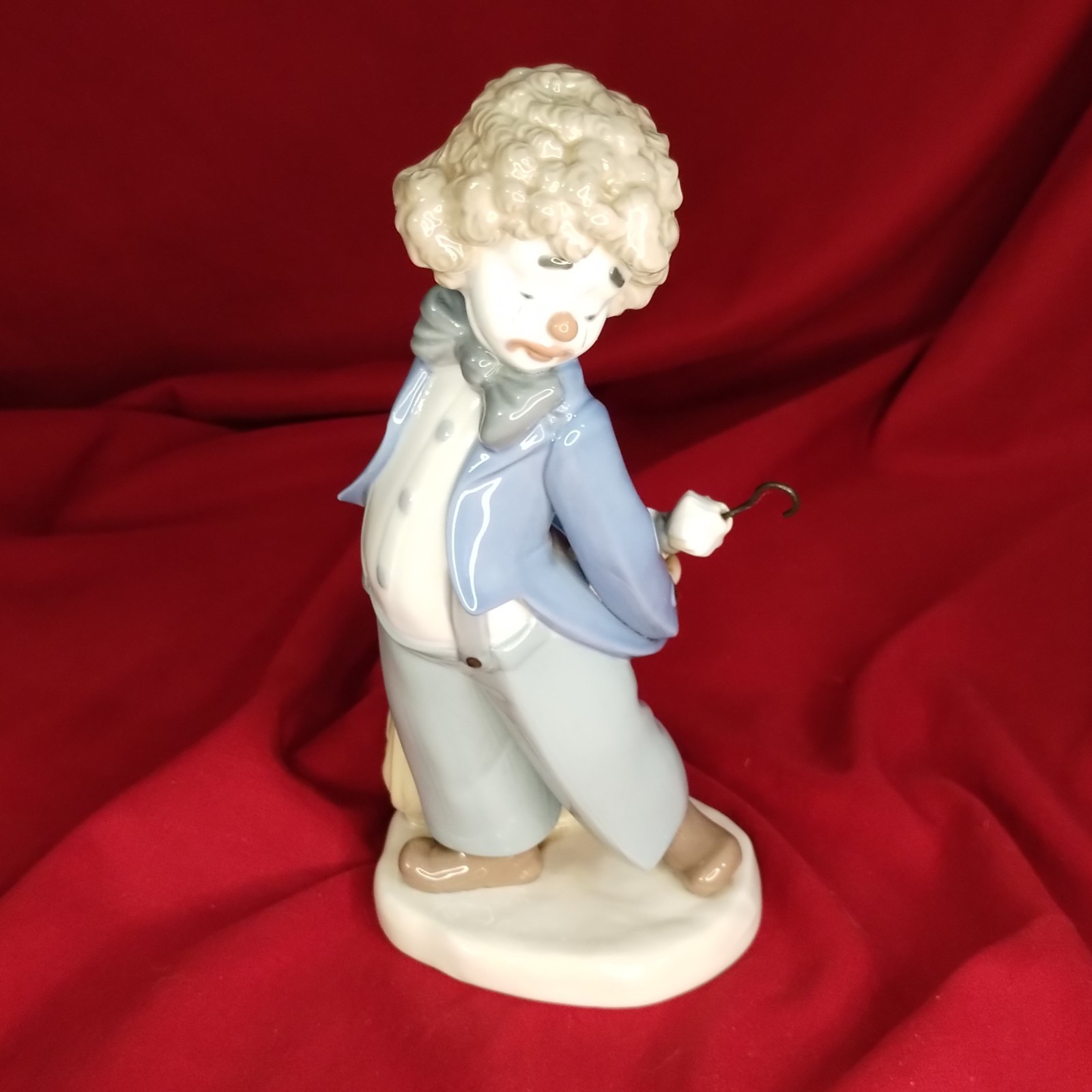 Nao by Lladro # 486: Travelin Man - Porcelain Clown Umbrella Figurine - Vintage