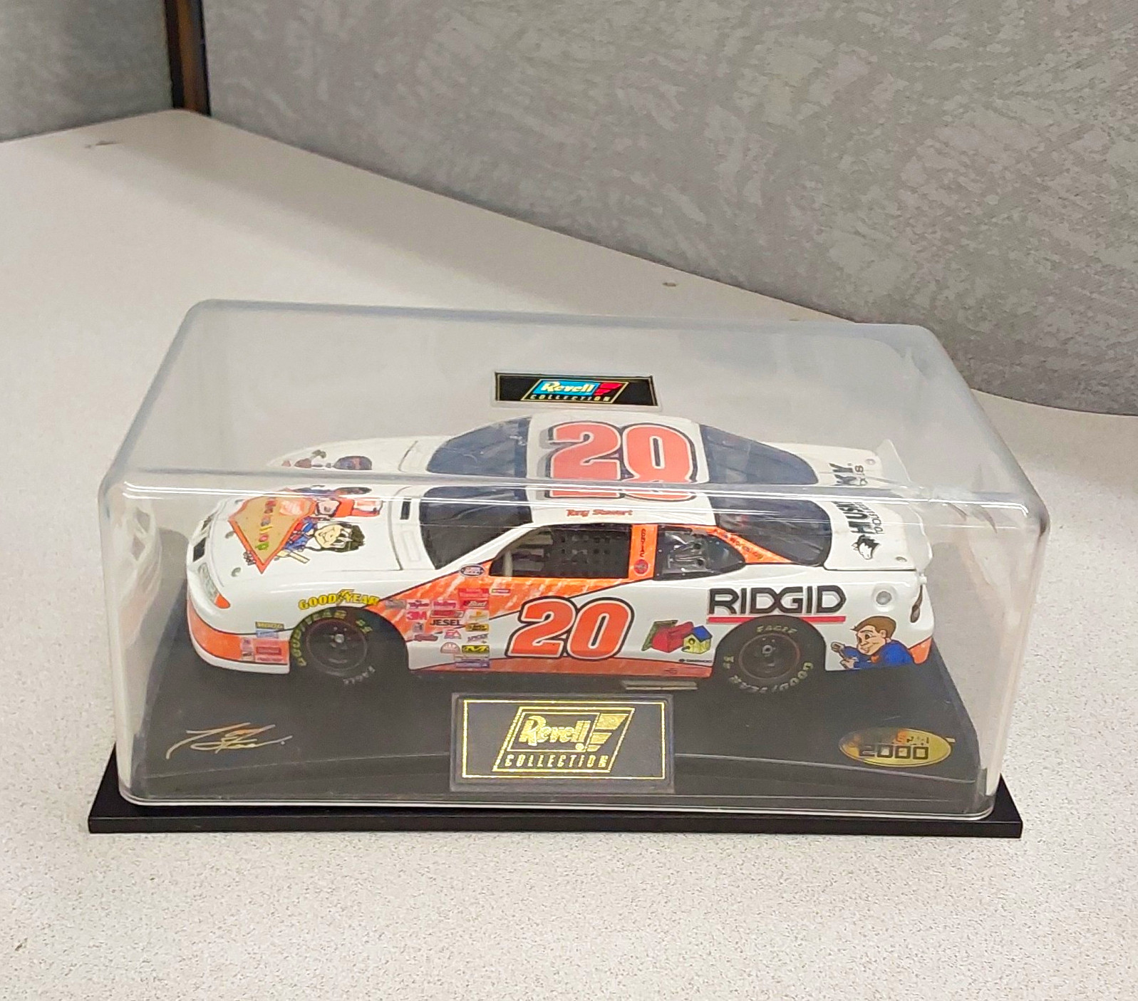 Revell Collectibles 2000 Tony Stewart #20 RIDGID 1:24 Pontiac Grand Prix NASCAR