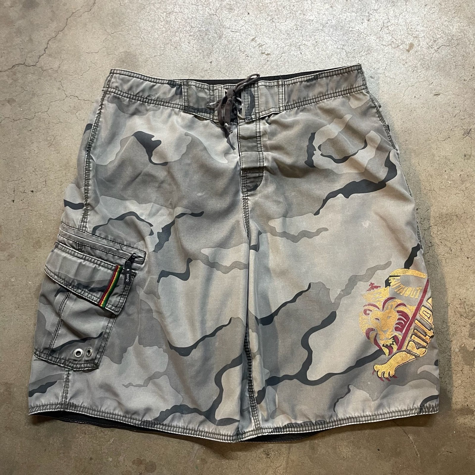 Vintage 2000s Billabong Rasta Lion Boardshorts Size 36 Gray Camo Vintage 2000s Billabong Rasta Lion Boardshorts Size 36 Gray Camo