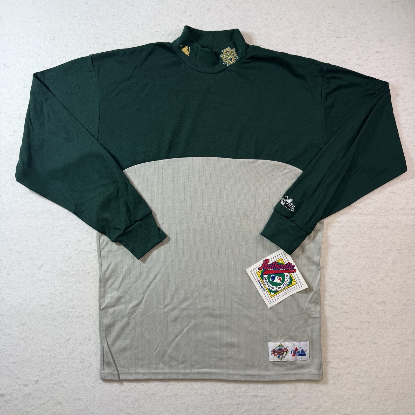 Milwaukee Brewers Mock Neck Turtleneck Majestic Official Vintage Retro Logo XL Milwaukee Brewers Mock Neck Turtleneck Majestic Official Vintage Retro Logo XL