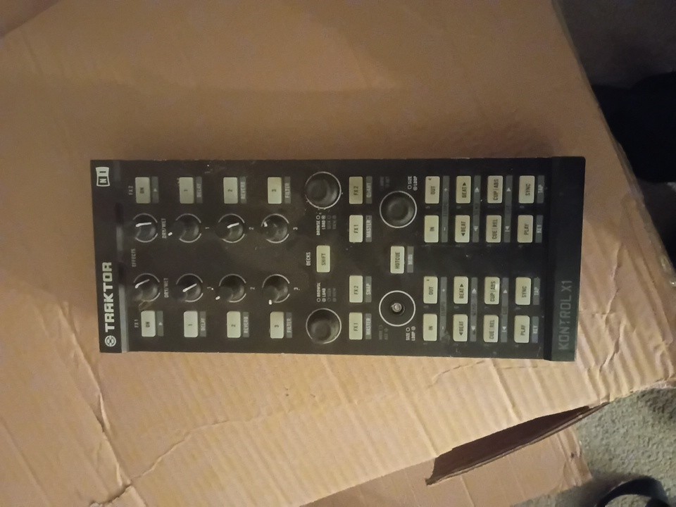 Native Instruments Traktor Kontrol X1 MK1 Native Instruments Traktor Kontrol X1 MK1