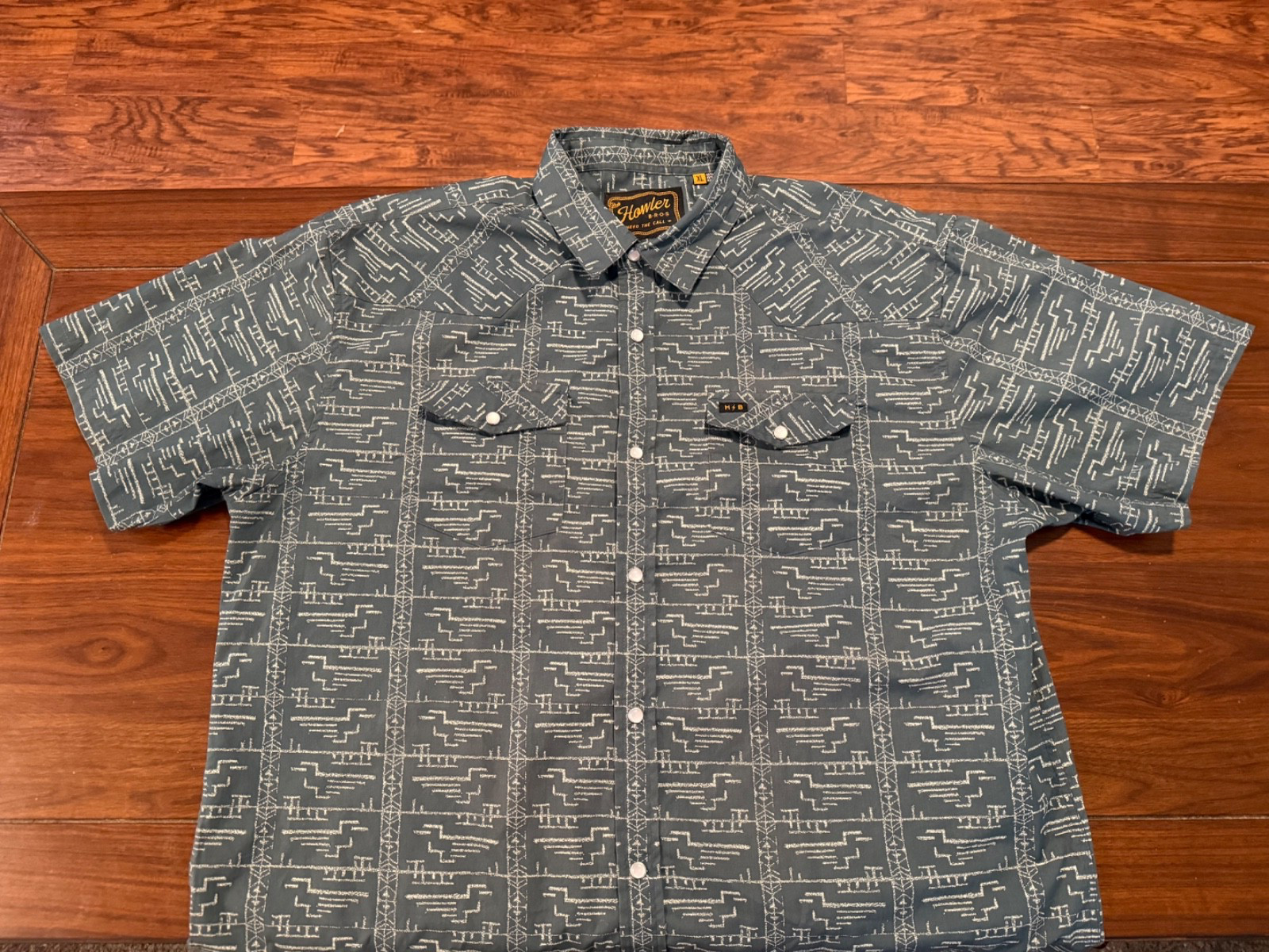 Barely Worn Howler Bros H Bar B Pearl Snap Shirt Men XL Short Sleeve Western Barely Worn Howler Bros H Bar B Pearl Snap Shirt Men XL Short Sleeve Western