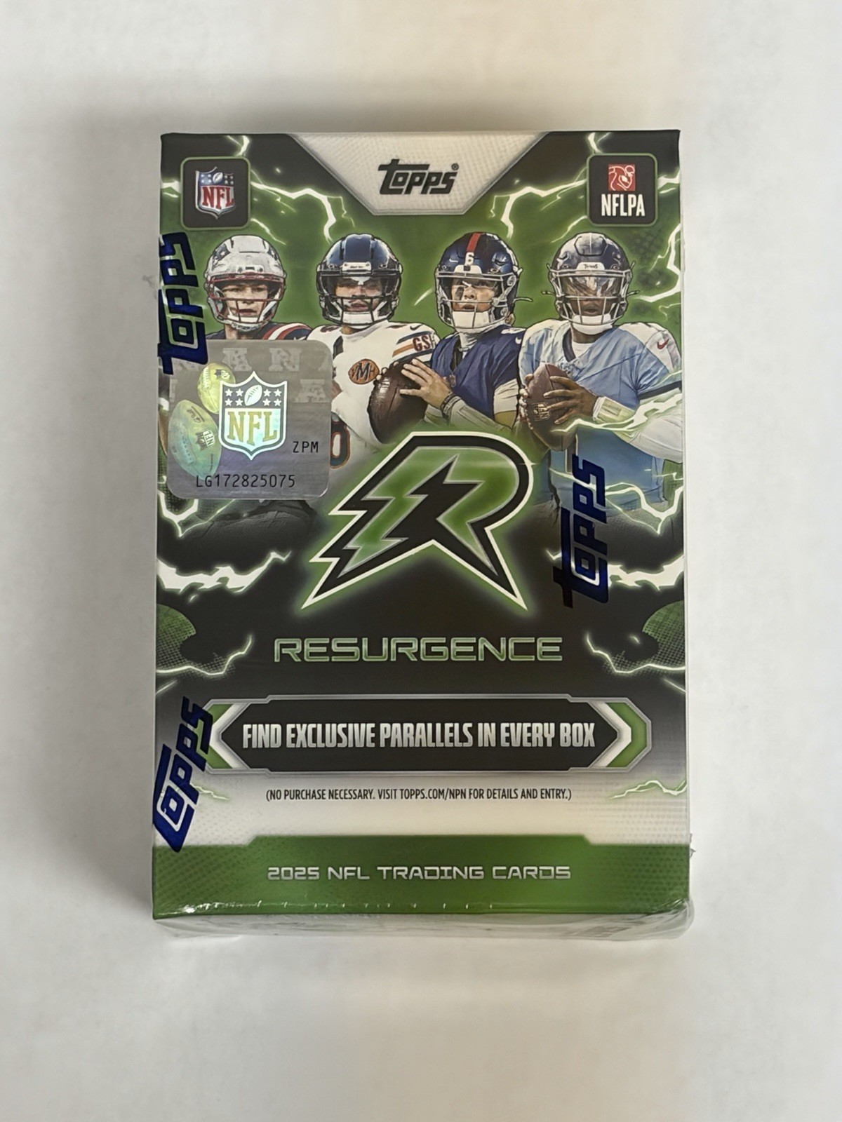 2025 Topps Resurgence Football - Value Box Factory Sealed (32 Cards) 2025 Topps Resurgence Football - Value Box Factory Sealed (32 Cards)