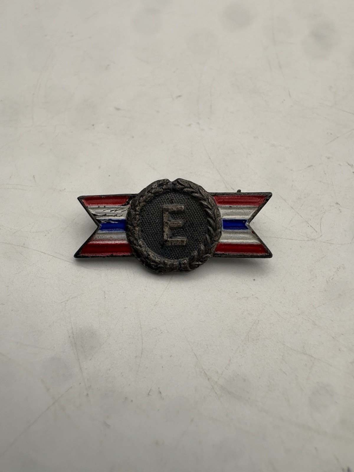 Vintage German Deschler E Tinnie Badge Red White Blue Ribbon Pin Ges Gesch