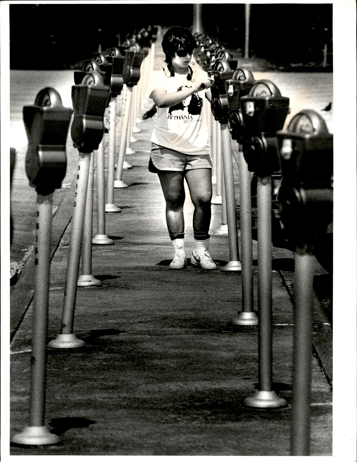 LG958 1985 Orig Oversize Randy Bazemore Photo FEEDING COINS MIAMI PARKING METER