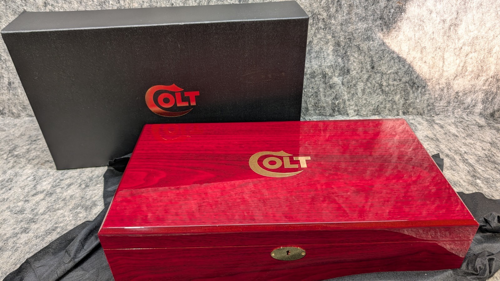 Colt Single Action Army Lacquered Wood Presentation Box for 7.5\