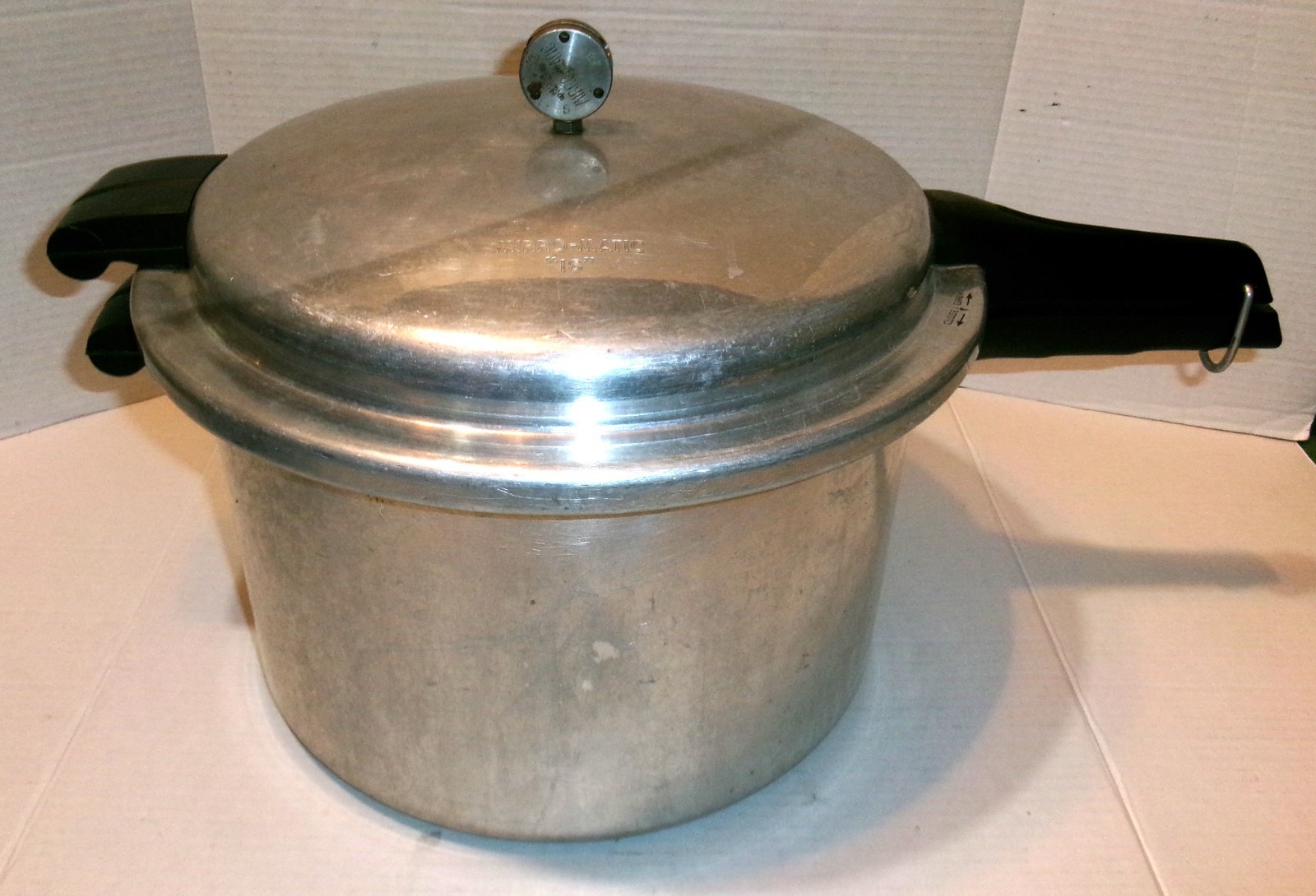 Vintage Mirro Matic 16 Qt Pressure Cooker Canner Model 416M with Jiggler Vintage Mirro Matic 16 Qt Pressure Cooker Canner Model 416M with Jiggler