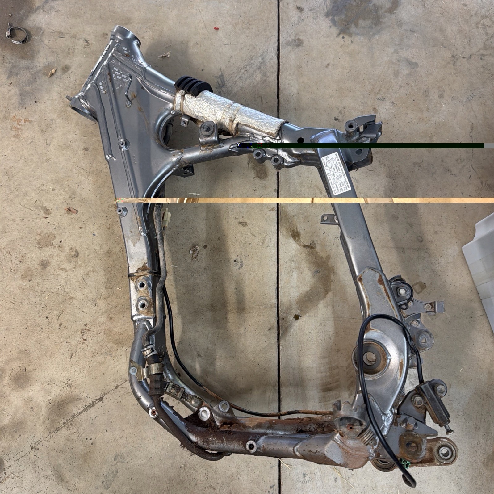 00 - 24 SUZUKI DRZ 400 S OEM MAIN FRAME CHASSIS 2003 BILL OF SALE 00 - 24 SUZUKI DRZ 400 S OEM MAIN FRAME CHASSIS 2003 BILL OF SALE