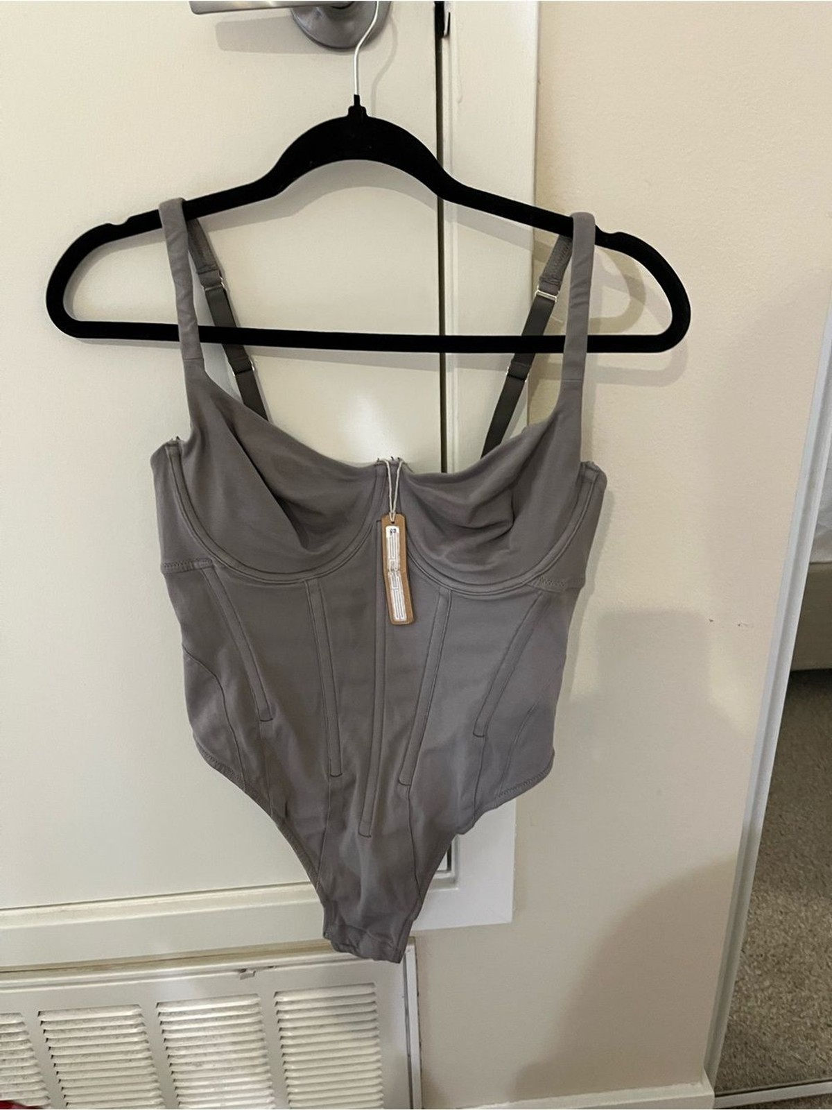 SKIMS Gray Underwire Shaping Bodysuit SKIMS Gray Underwire Shaping Bodysuit