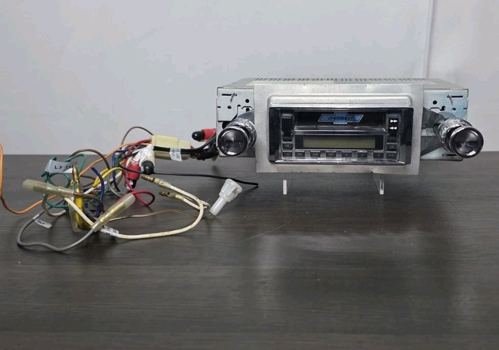1958 Chevy Impala USA-04 Radio AM/FM VINTAGE RADIO CUSTOM AUTOSOUND UNTESTED