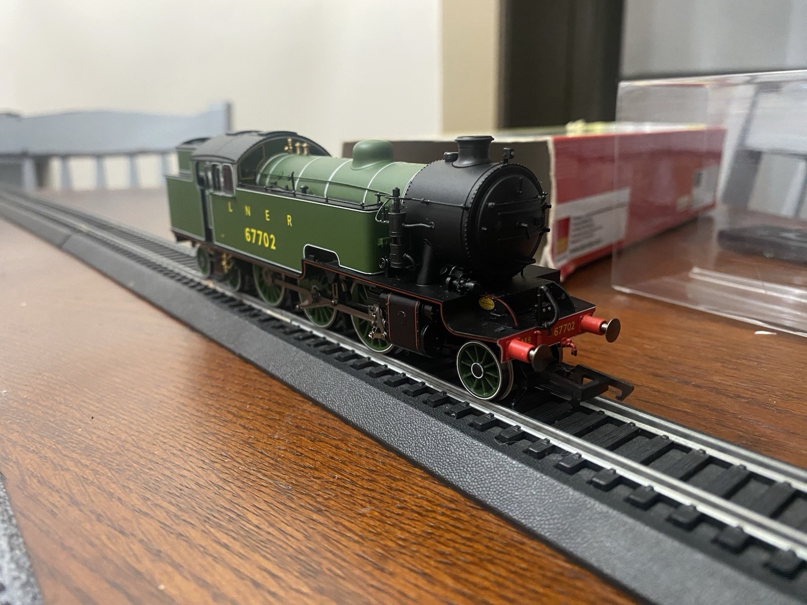 Hornby OO/HO Scale R3461 LNER Thompson L1 (In transition BR livery) no. 67702