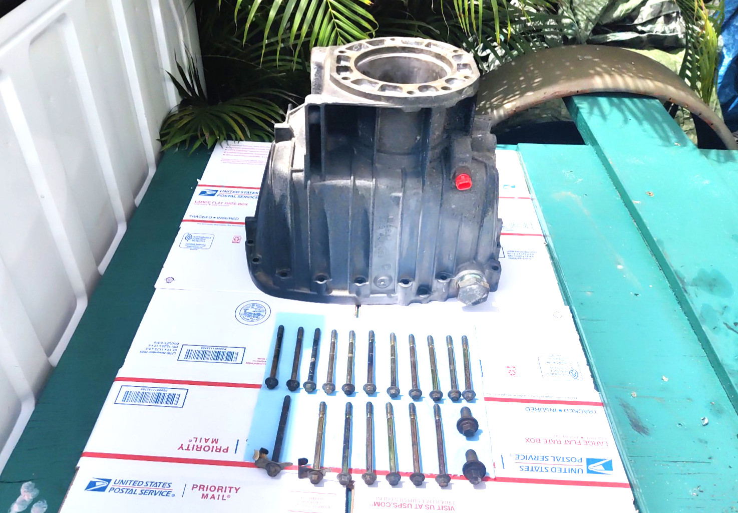 Ford ZF6-650 6-750 6 Speed Manual Transmission 4x4 Rear Tailshaft Housing W/Bolt