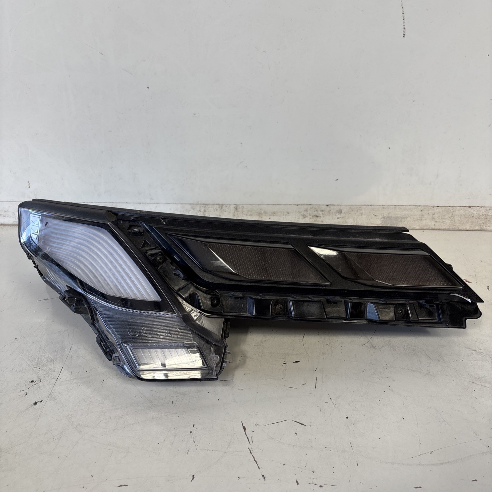 2023-2025 Hyundai PALISADE Passenger Daytime Running Lamp and Turn Signal OEM