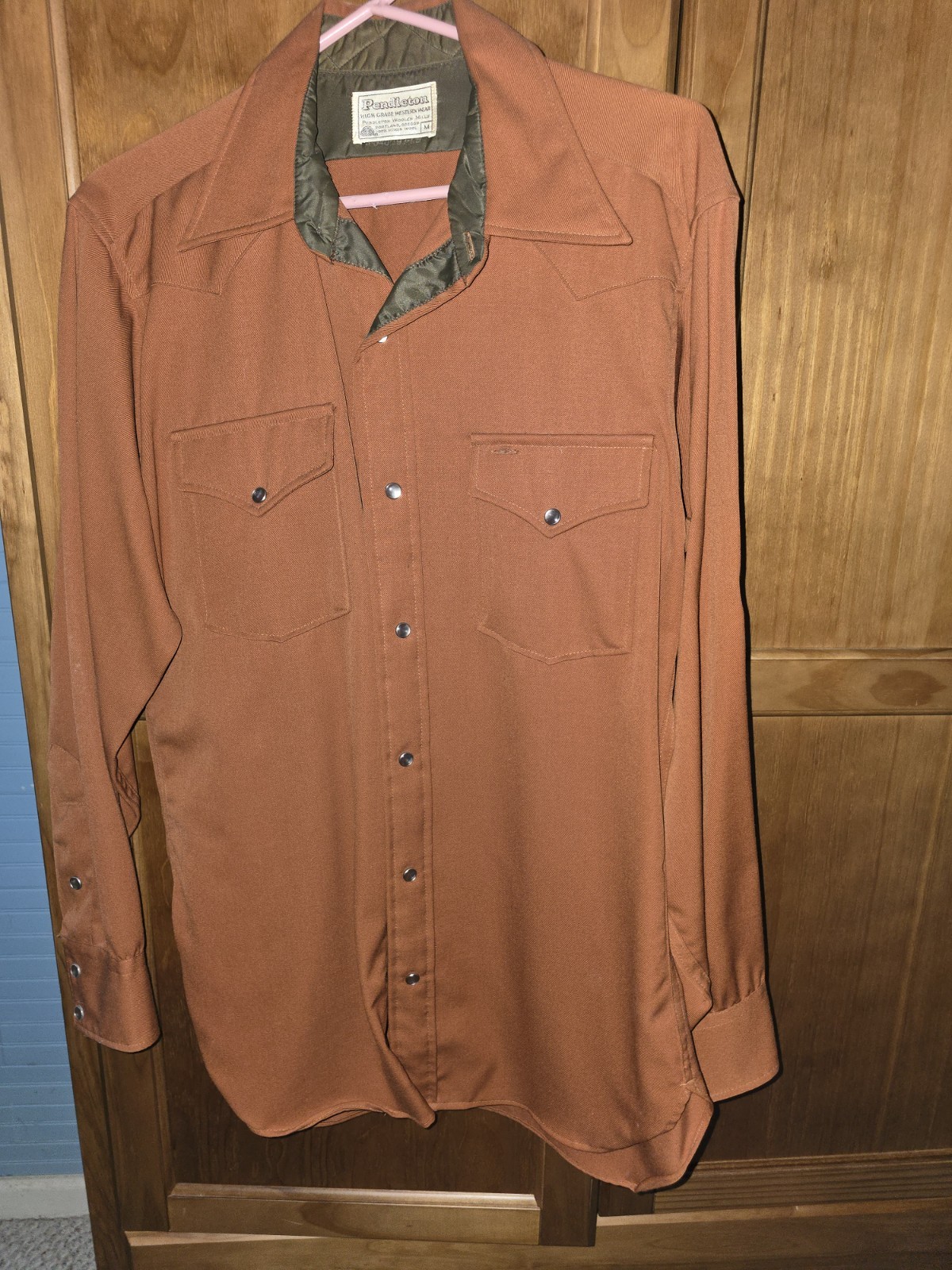 Vintage 1980s MENS Size M PENDLETON 100% VIRGIN WOOL PLAID Shirt, Rust. Vintage 1980s MENS Size M PENDLETON 100% VIRGIN WOOL PLAID Shirt, Rust.