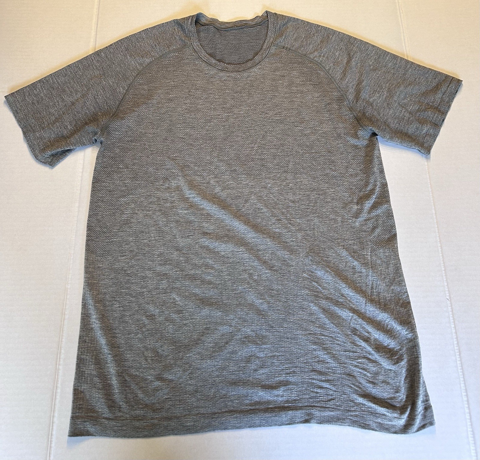 Lululemon Men’s Gray Short Sleeve Metal Vent Tech Tee T-shirt Shirt Size Large