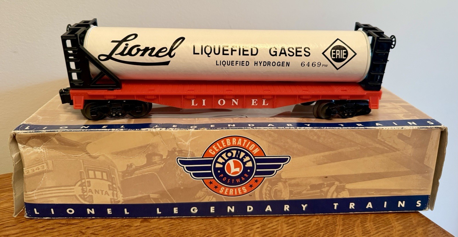 Lionel #6-19449 - PWC Liquefied Gas Tank Car - Post War Celebration - LN