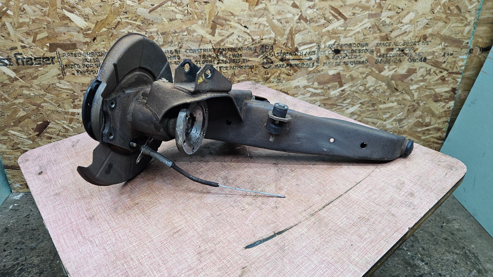 1978-1981 BMW E12 528i RWD Rear Left Driver Side Spindle Knuckle Hub OEM