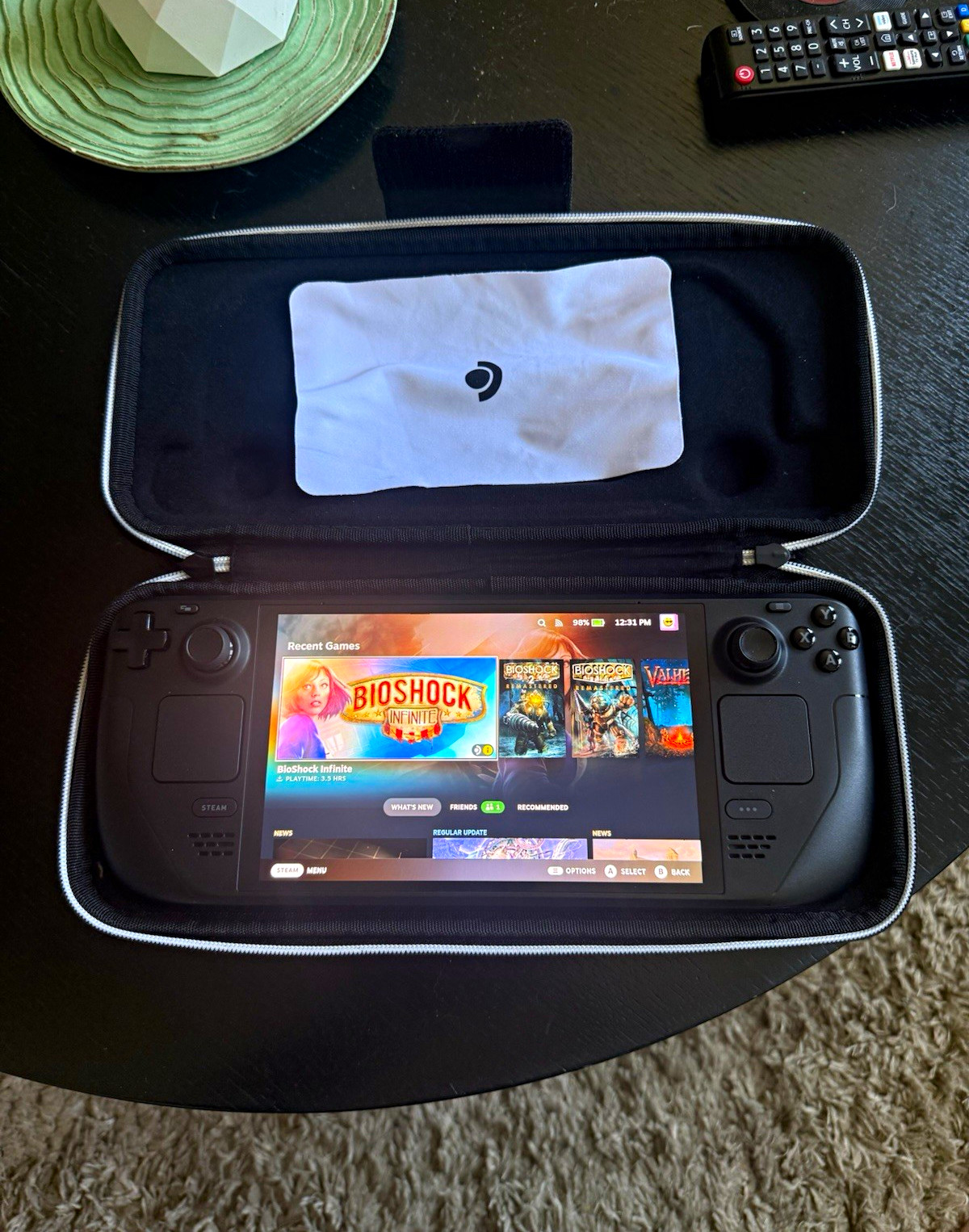 Valve Steam Deck OLED 1TB Black, Carrying Case, and Charger, excellent condition
