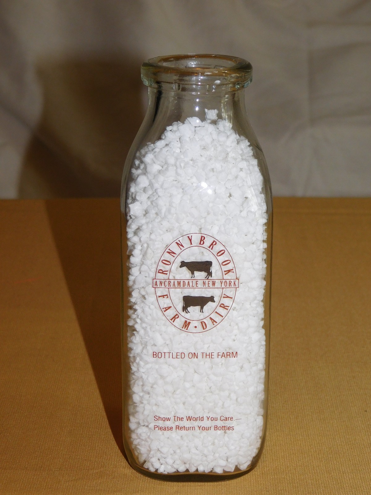 VINTAGE RONNYBROOK DAIRY FARM ANCRAMDALE NEW YORK 1/2 LITRE MILK BOTTLE