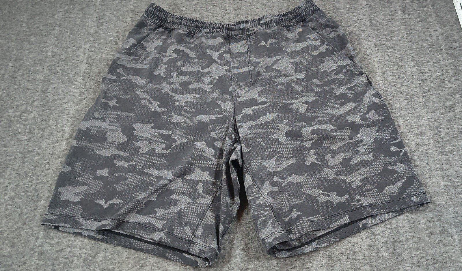 Lululemon Grey Camo Men\'s Athletic Shorts Large Lululemon Grey Camo Men\'s Athletic Shorts Large