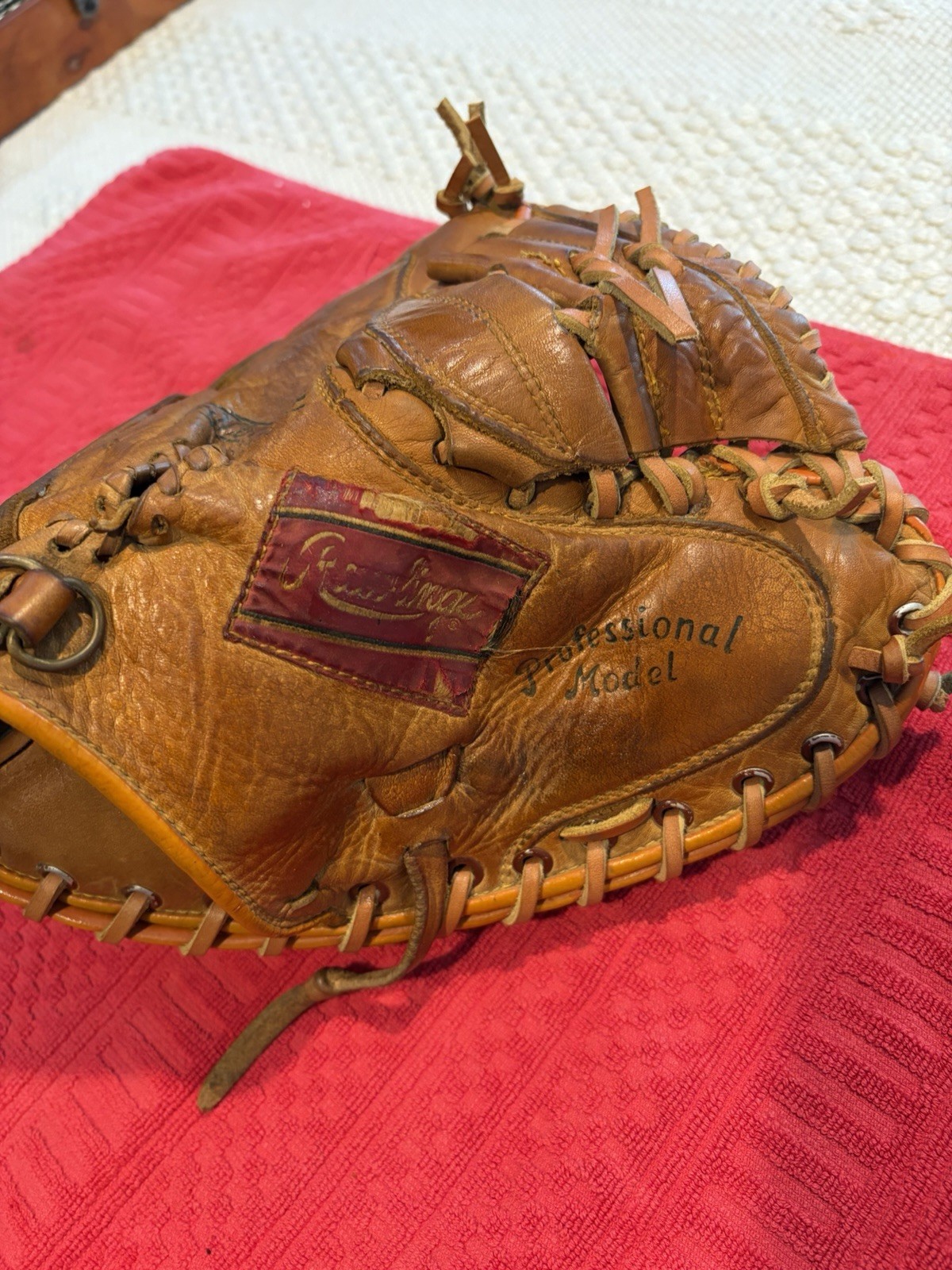 Vintage 1970s/80s Rawlings RCM30 Johnny Bench Catcher's Mitt Made in Korea Vintage 1970s/80s Rawlings RCM30 Johnny Bench Catcher's Mitt Made in Korea